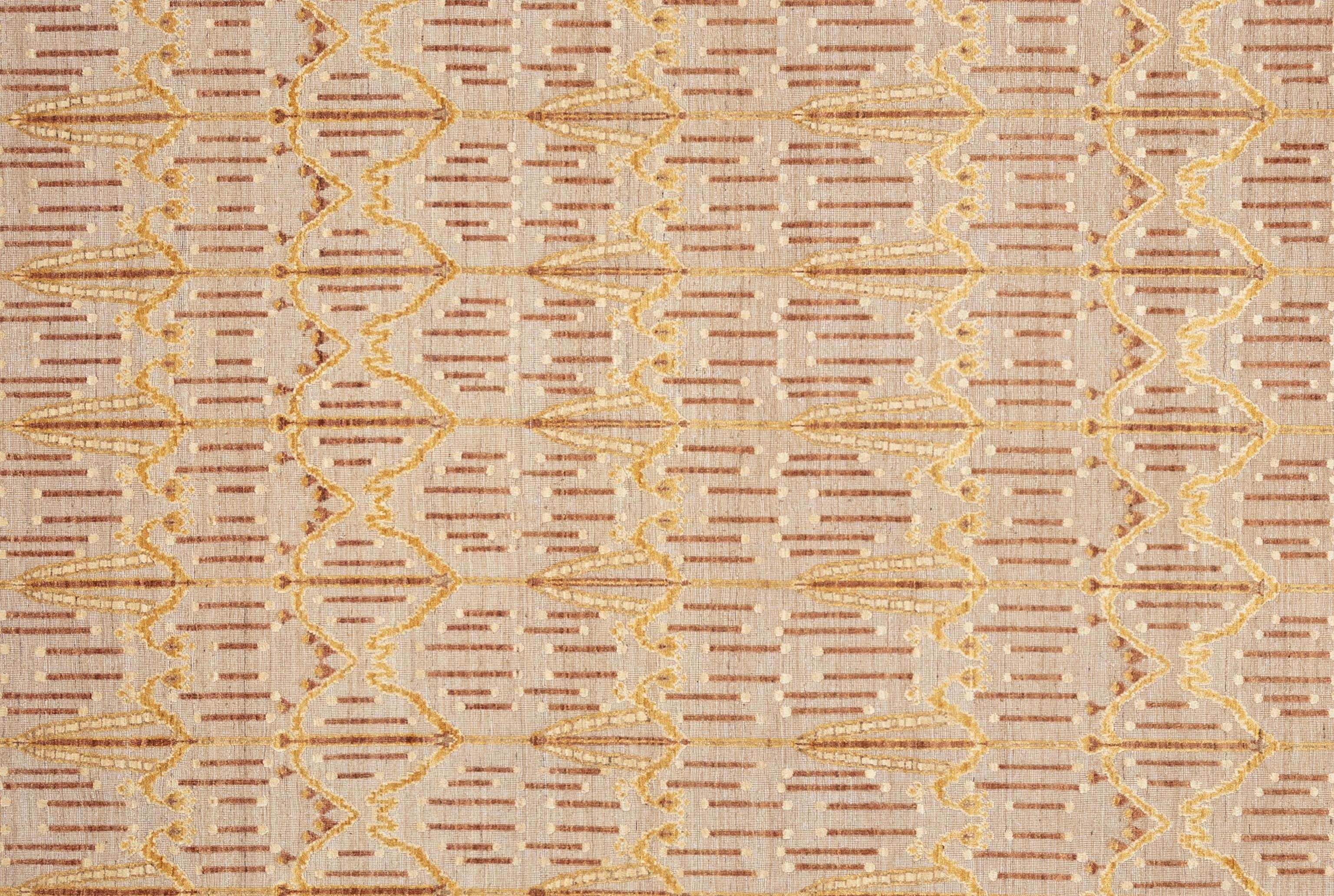 Eleva la decoración de tu hogar con esta preciosa alfombra marroquí, una auténtica obra maestra de la artesanía. Con intrincados motivos geométricos y una cautivadora mezcla de tonos terrosos, esta alfombra añade un toque de elegancia exótica a