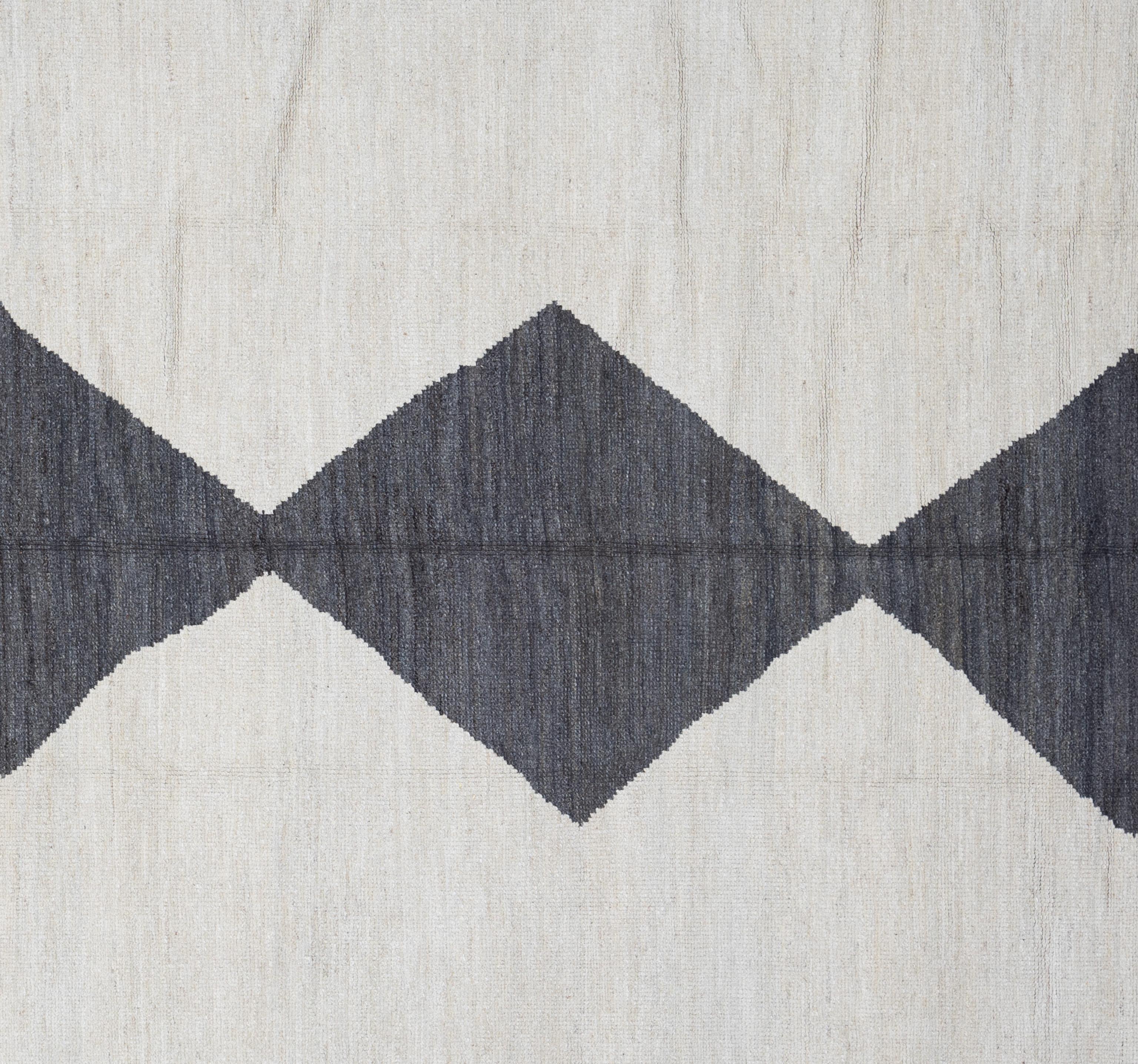 Elevate your home décor with this beautiful Moroccan rug, a true masterpiece of artisan craftsmanship. Featuring intricate geometric patterns and captivating tones. This rug adds a touch of exotic elegance to any room. Handwoven with care and