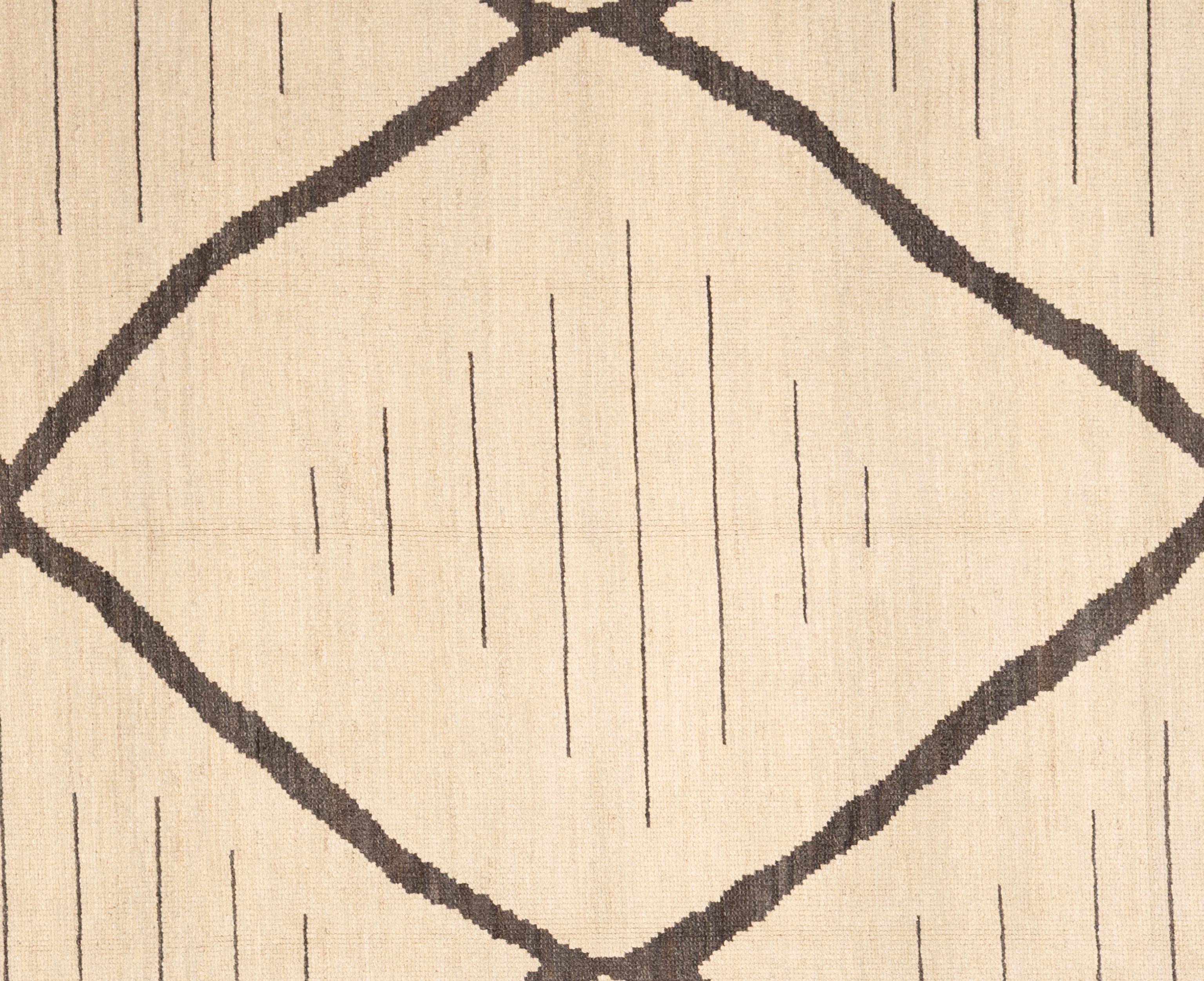 Eleva la decoración de tu hogar con esta preciosa alfombra marroquí, una auténtica obra maestra de la artesanía. Con dibujos intrincados y tonos cautivadores. Esta alfombra añade un toque de elegancia exótica a cualquier habitación. Tejidos a mano