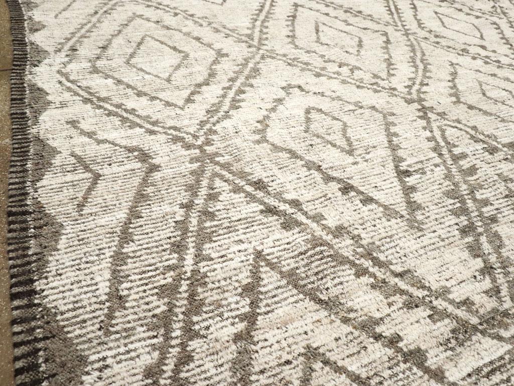 21. Jahrhundert Marokkanisch Inspiriert Türkisch Große Zimmer Größe Teppich (Moderne der Mitte des Jahrhunderts) im Angebot