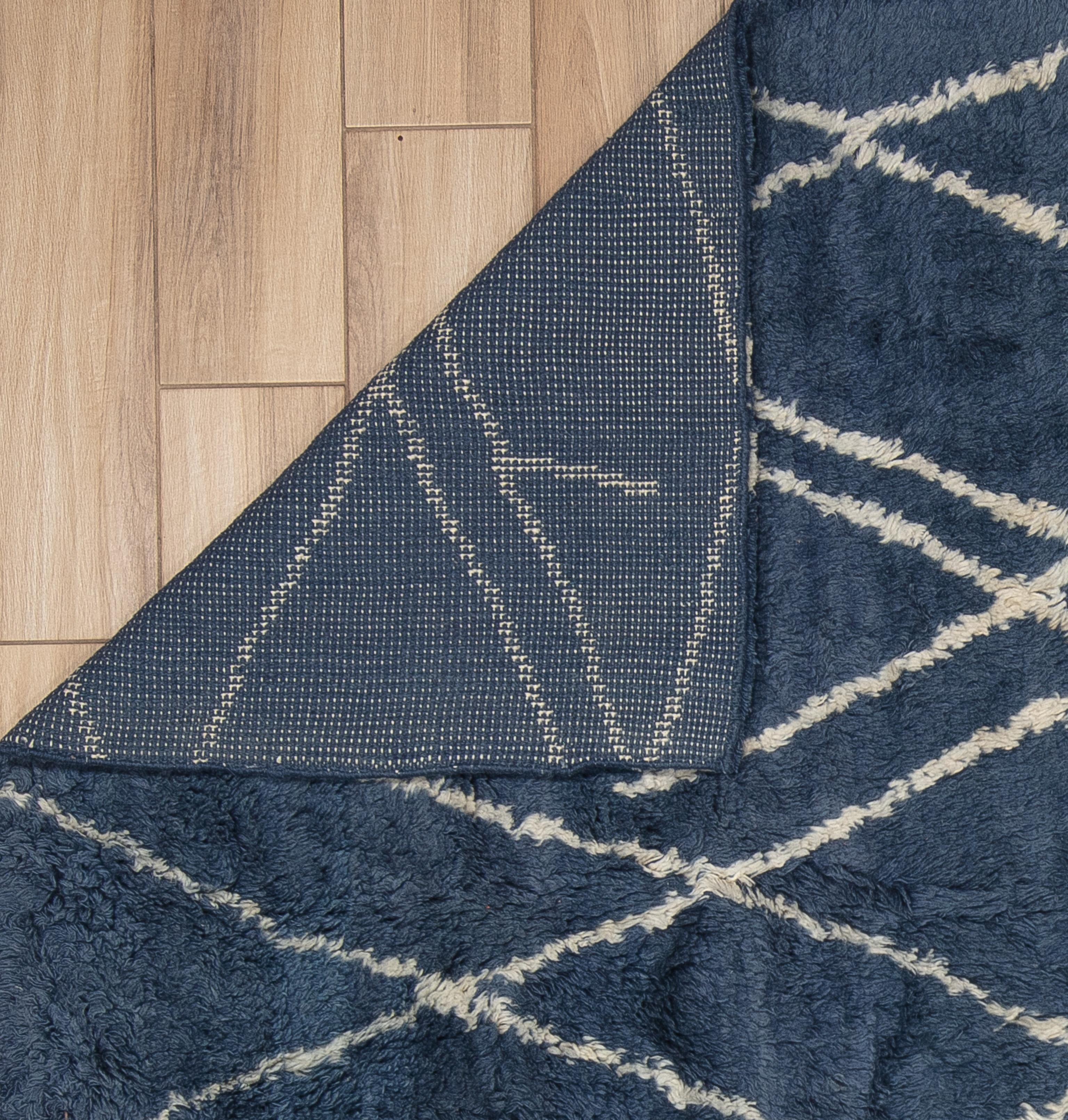 Teppich im marokkanischen Stil des 21. Jahrhunderts (Handgeknüpft) im Angebot
