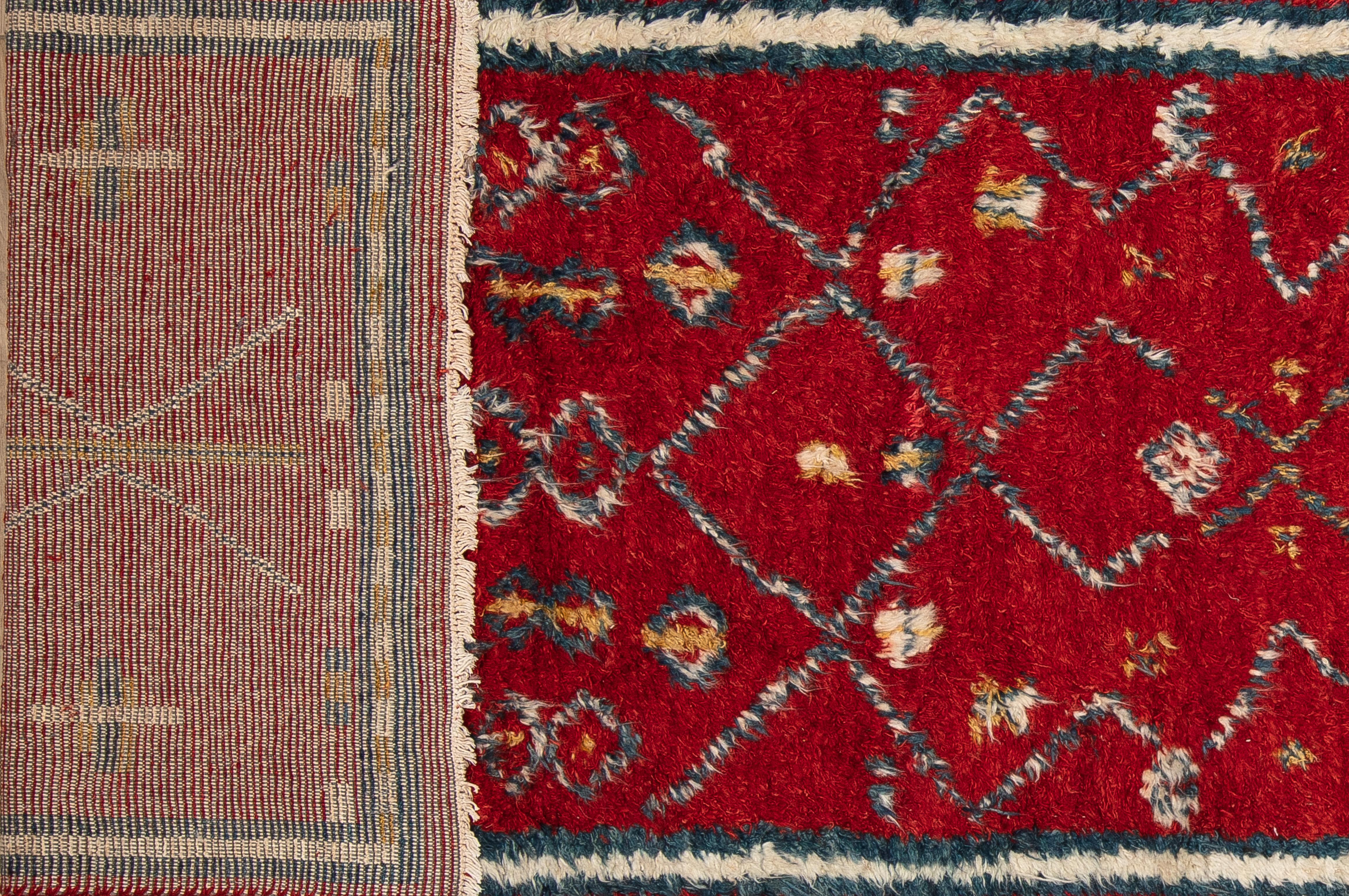 Hand-Knotted 21st Century Moroccan Style Rug For Sale