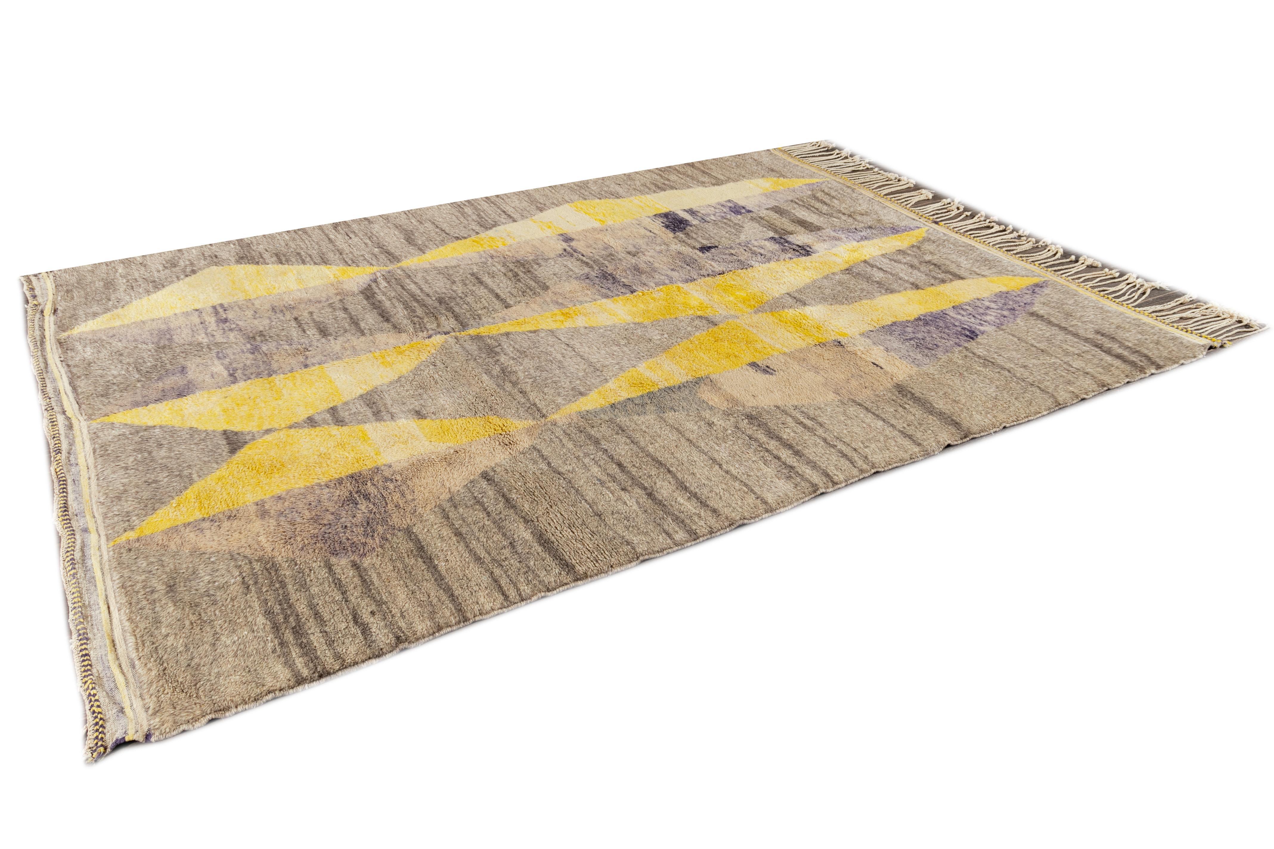 Modern Moroccan Style Wool Rug With Yellow and Blue Abstract  For Sale 5