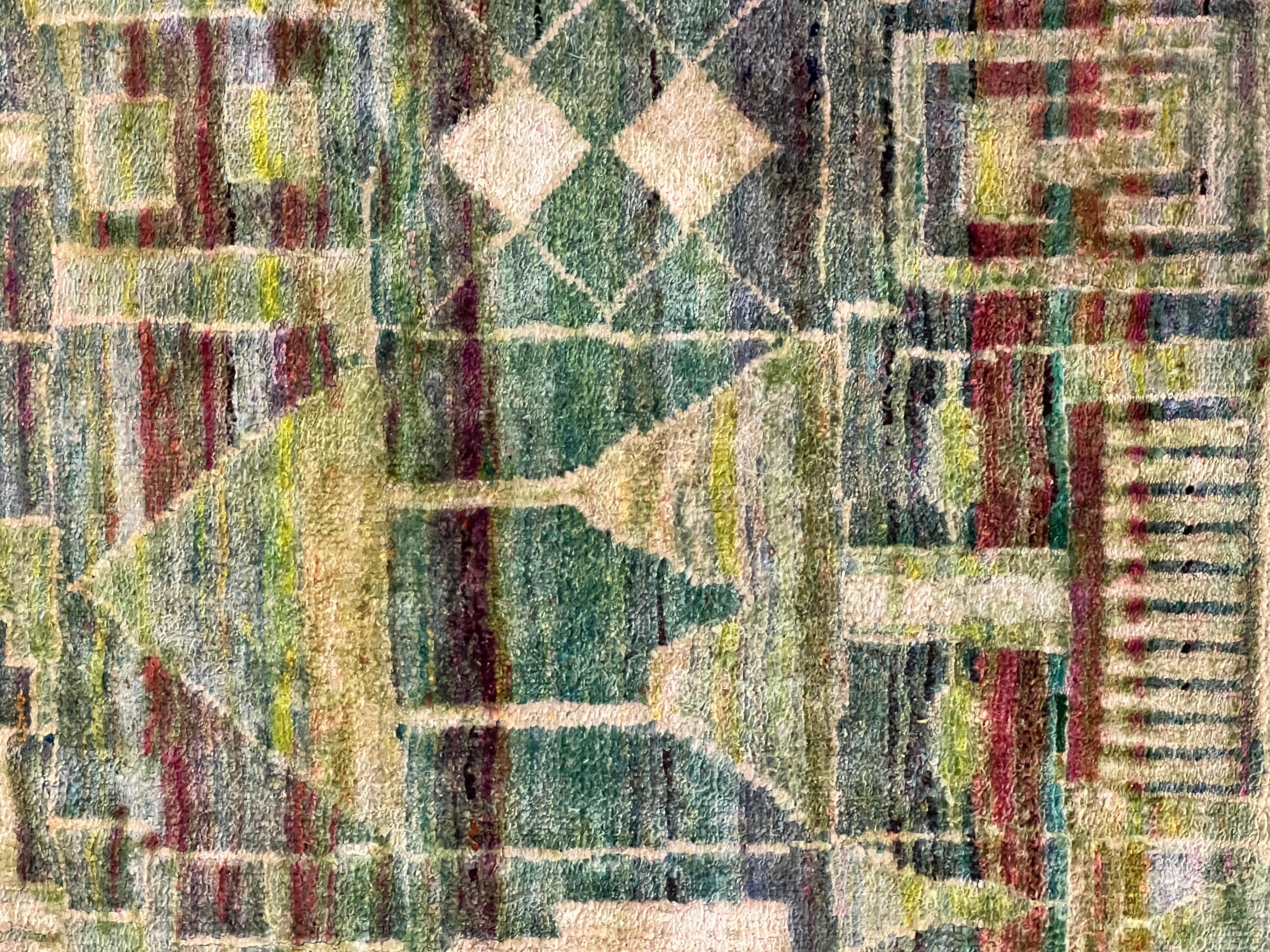 Mehrfarbiger indischer Teppich aus grüner, blauer und weißer Seide aus dem 21. Jahrhundert, ca. 2021 (21. Jahrhundert und zeitgenössisch) im Angebot