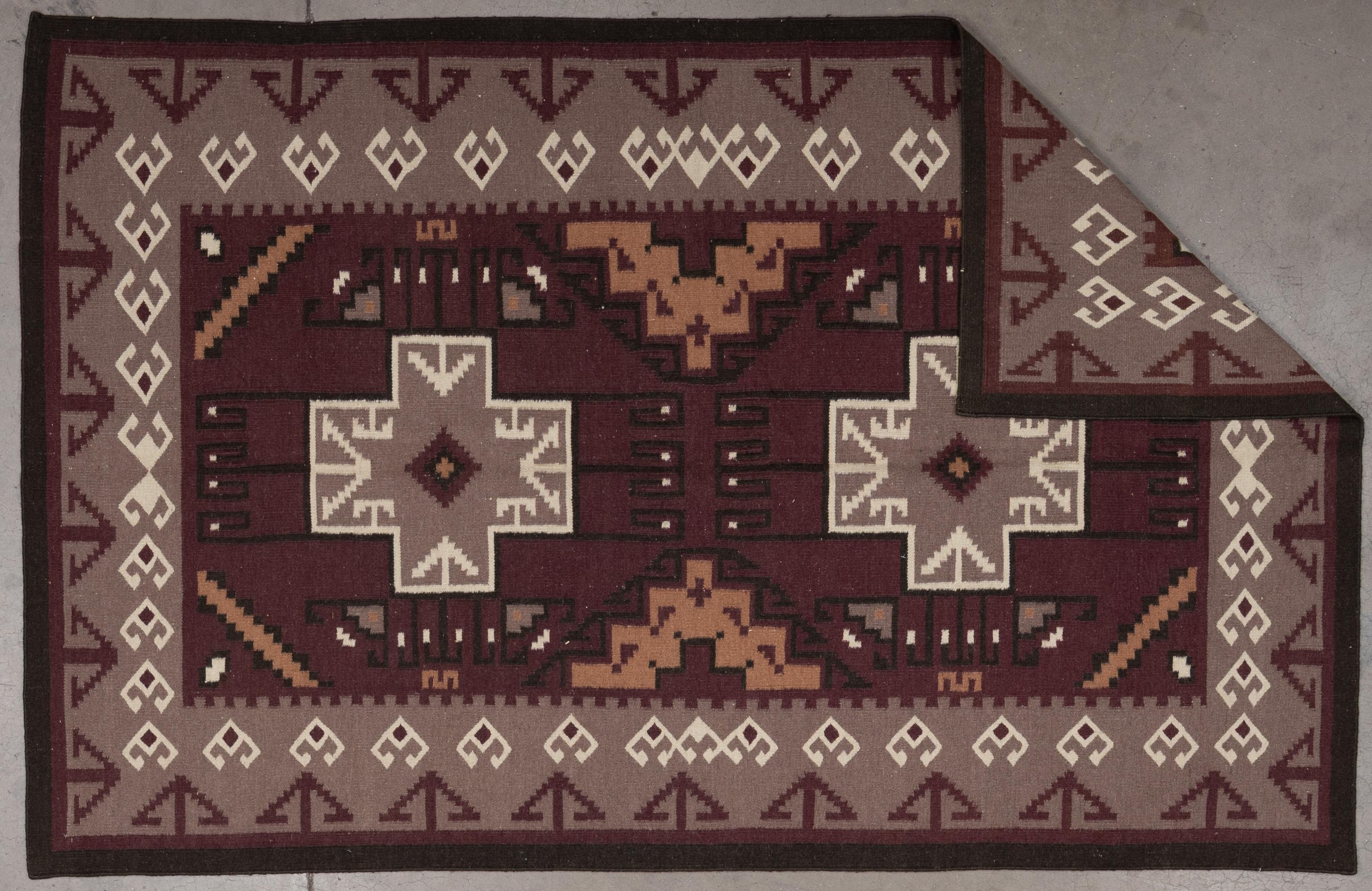 Navajo-inspirierter Teppich des 21. Jahrhunderts (Indisch) im Angebot