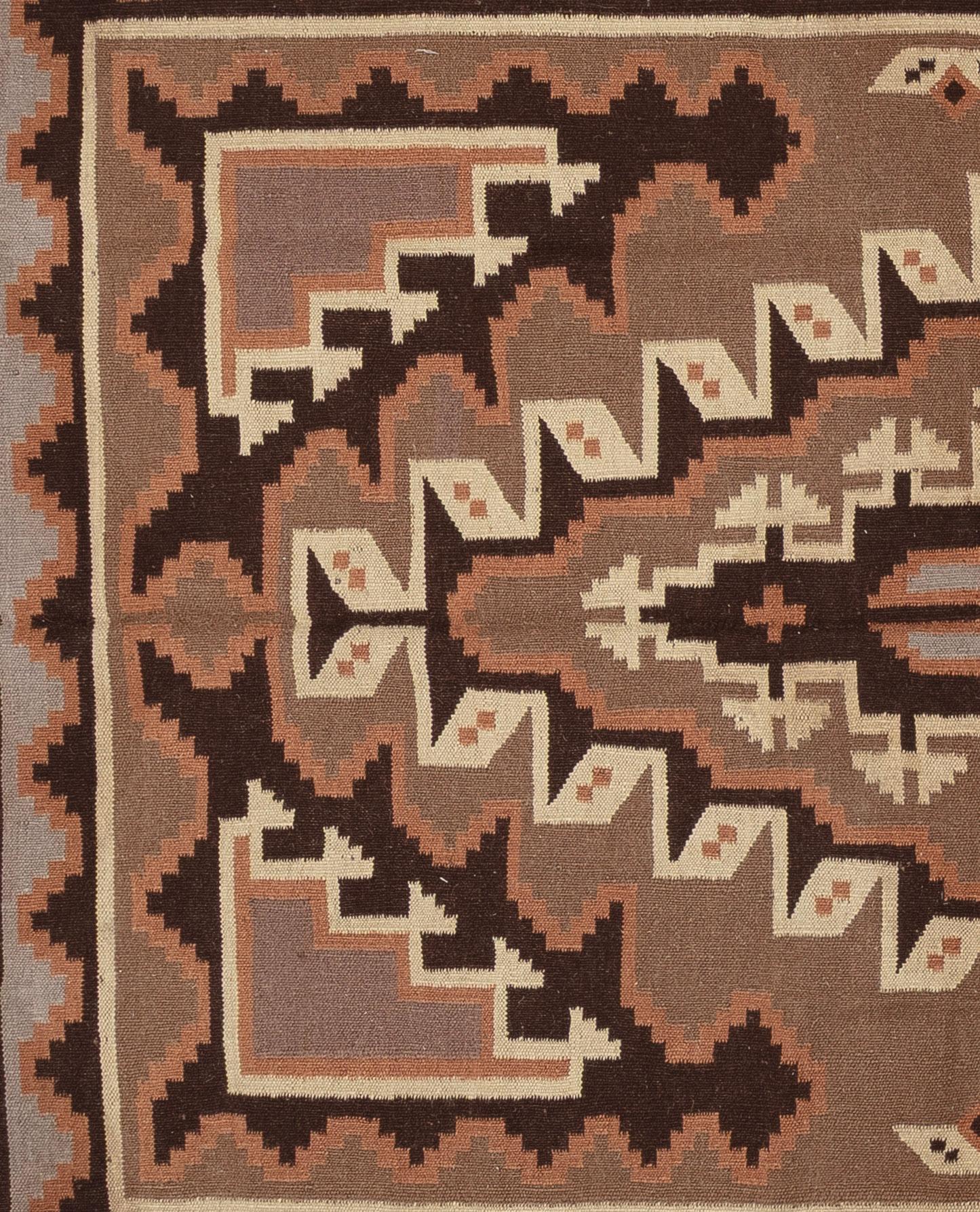 Navajo-inspirierter Teppich des 21. Jahrhunderts (Indisch) im Angebot