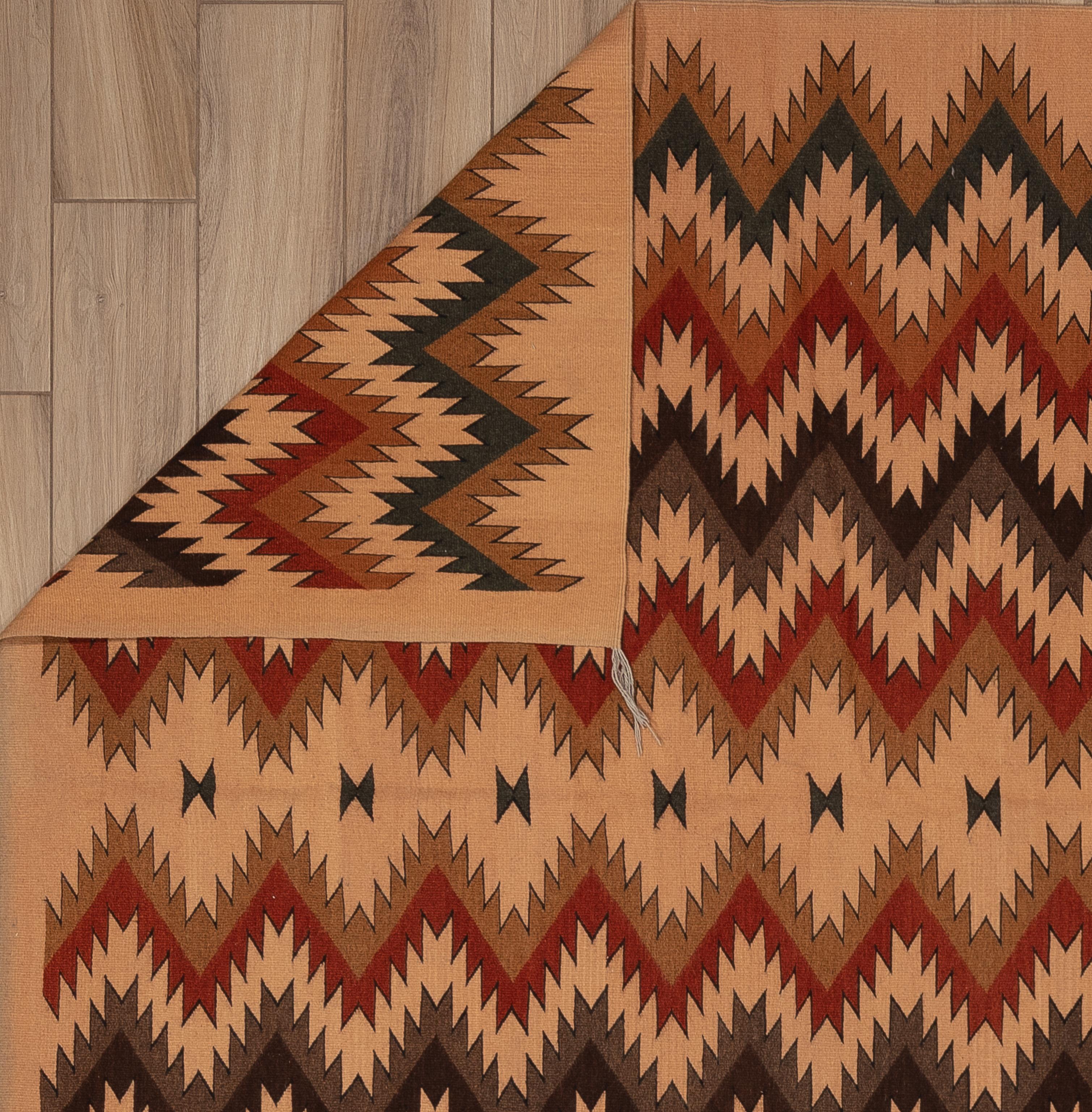Navajo-inspirierter Teppich des 21. Jahrhunderts (Handgewebt) im Angebot