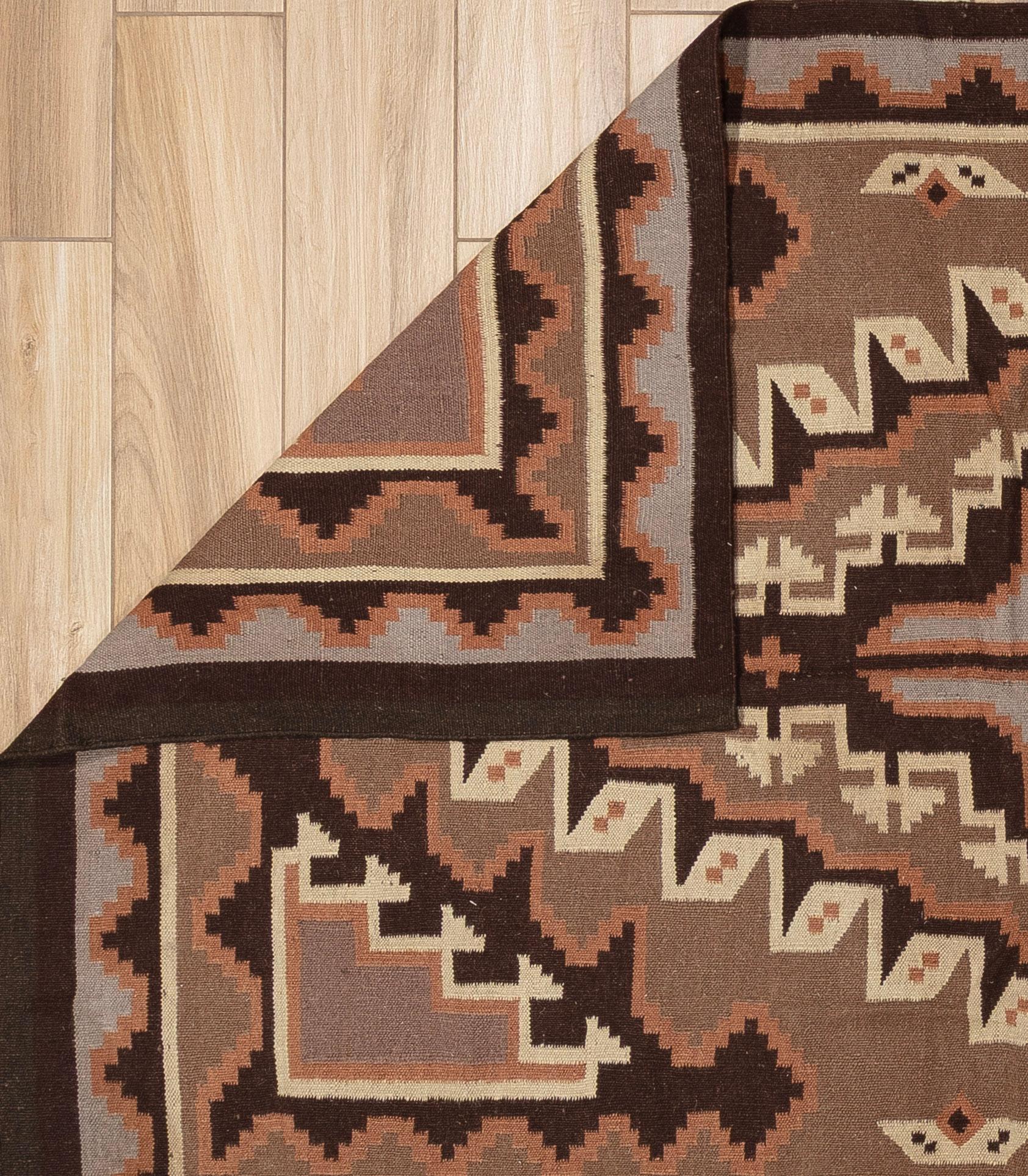 Navajo-inspirierter Teppich des 21. Jahrhunderts (Handgewebt) im Angebot