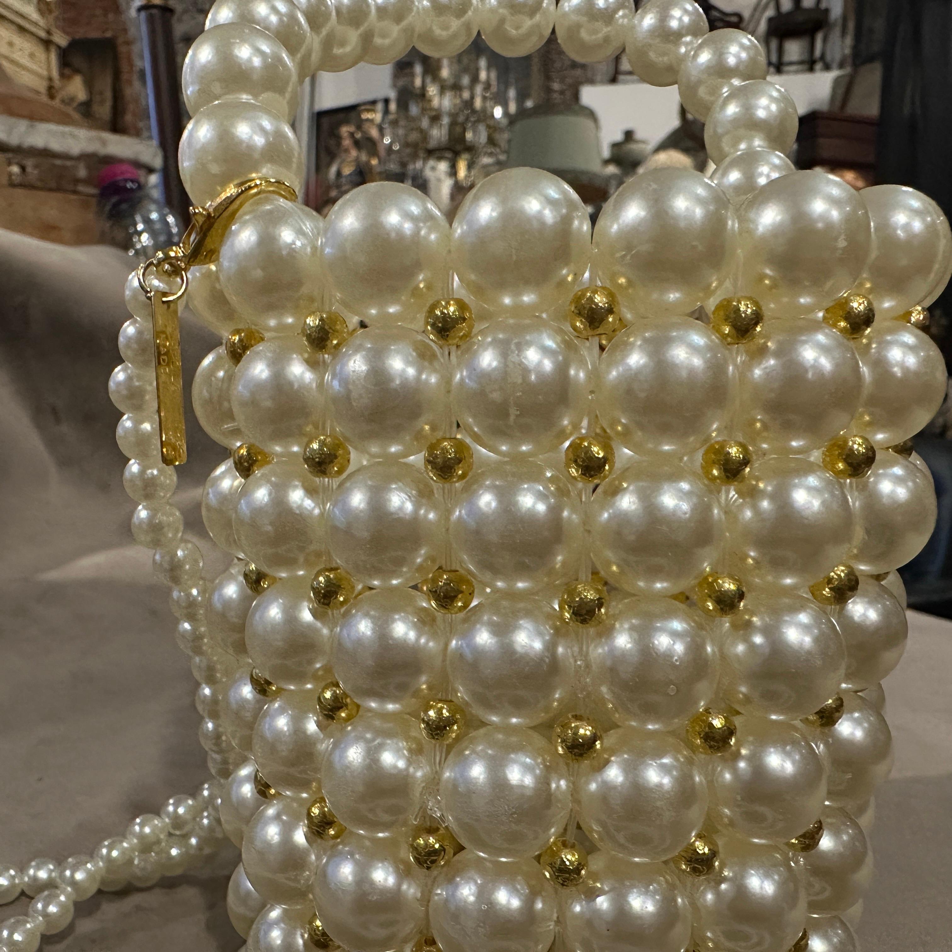 21st Century Never Used Kunstperlen und Messing Minaudière von Coppola e Toppo im Angebot 5