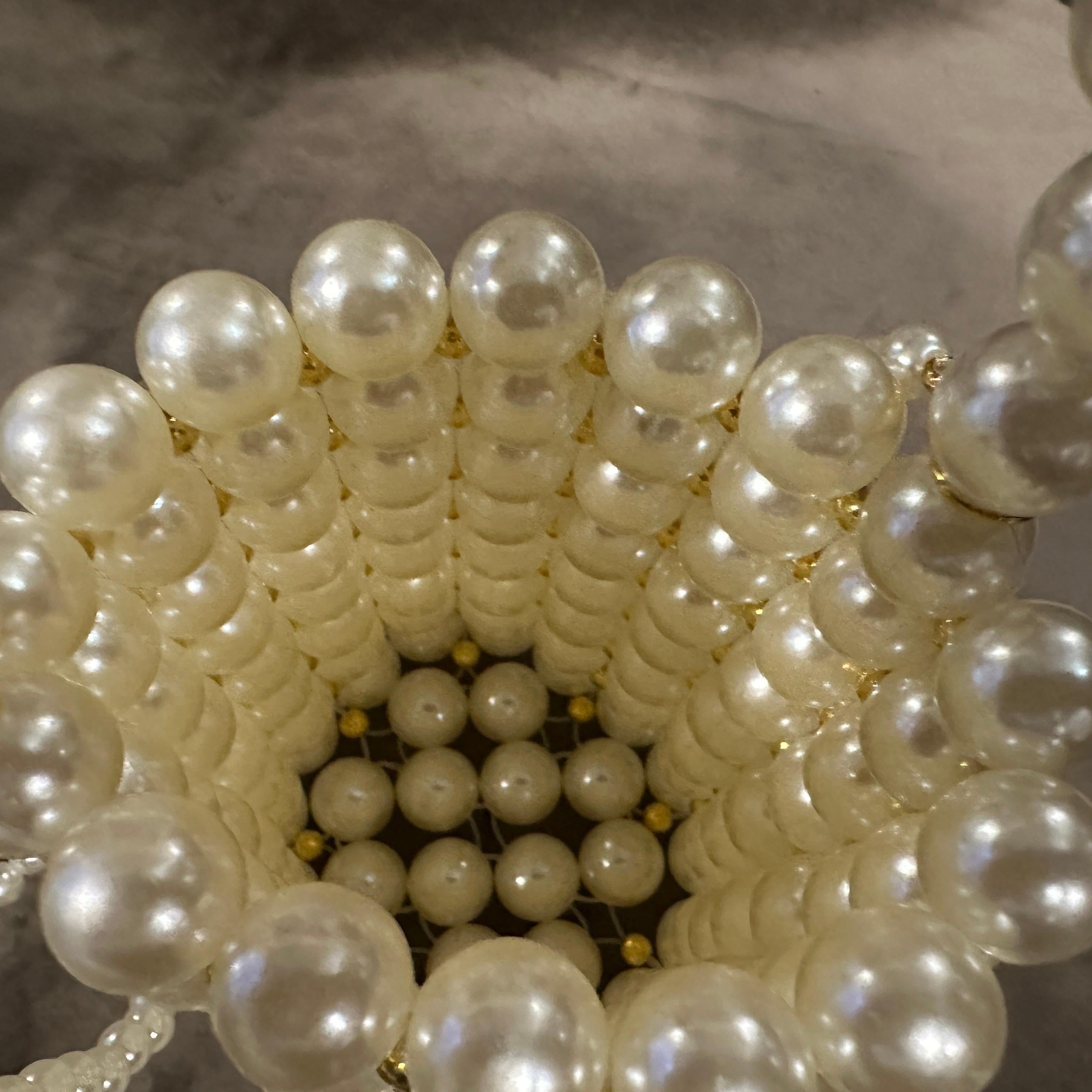 21st Century Never Used Kunstperlen und Messing Minaudière von Coppola e Toppo im Angebot 1