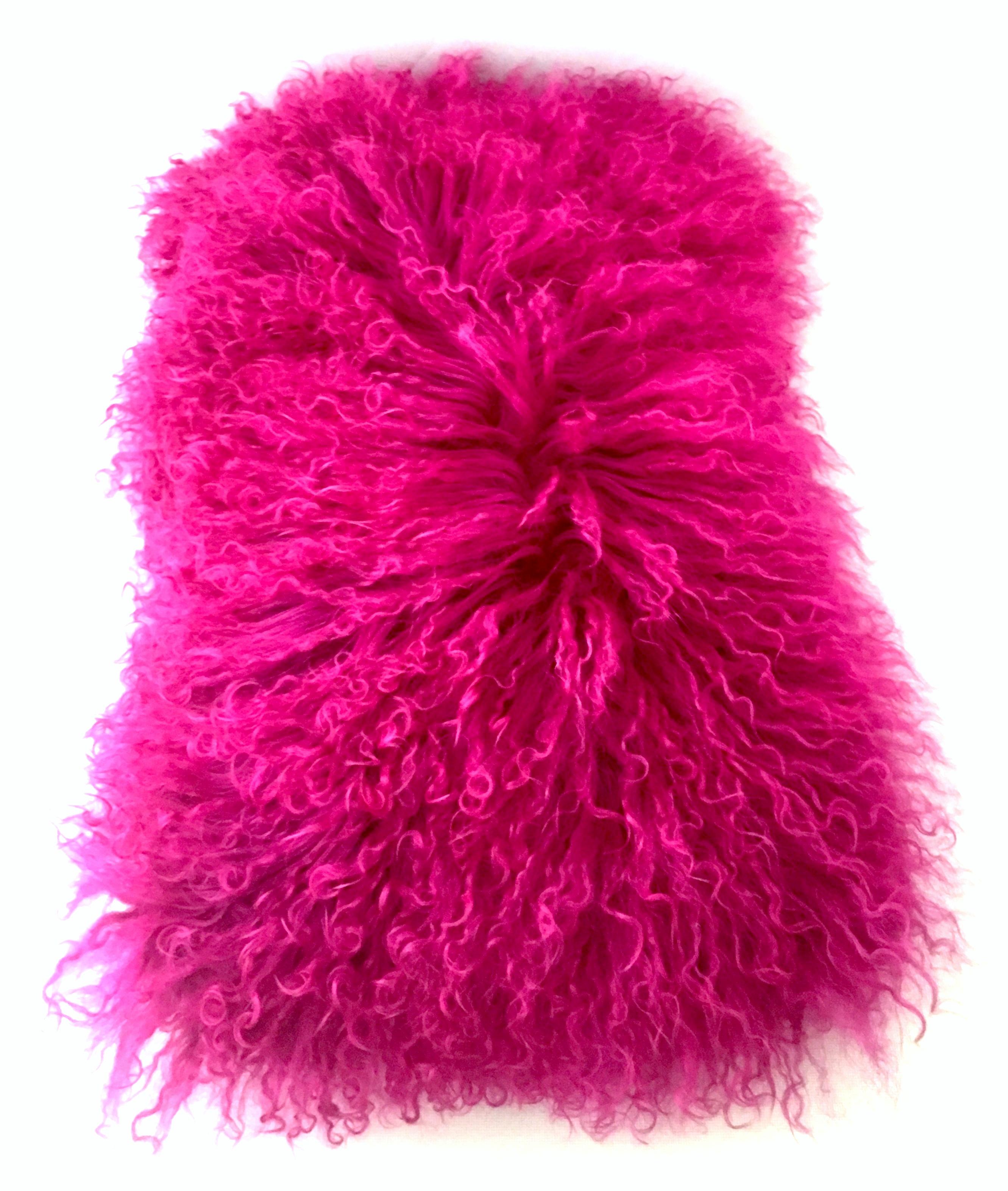21st century Fuchsia New Zealand wool curly long hair Fuchsia lumbar pillow by, Auskin. Includes a cotton blend pillow insert with invisible zipper for easy removal. The back is finished in a micro blend fabric.
New or like new. Used for retail
