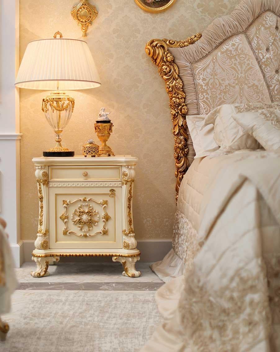 21st Century Night Stand aus Massivholz und Blattgold von Modenese Gastone (Italienisch) im Angebot