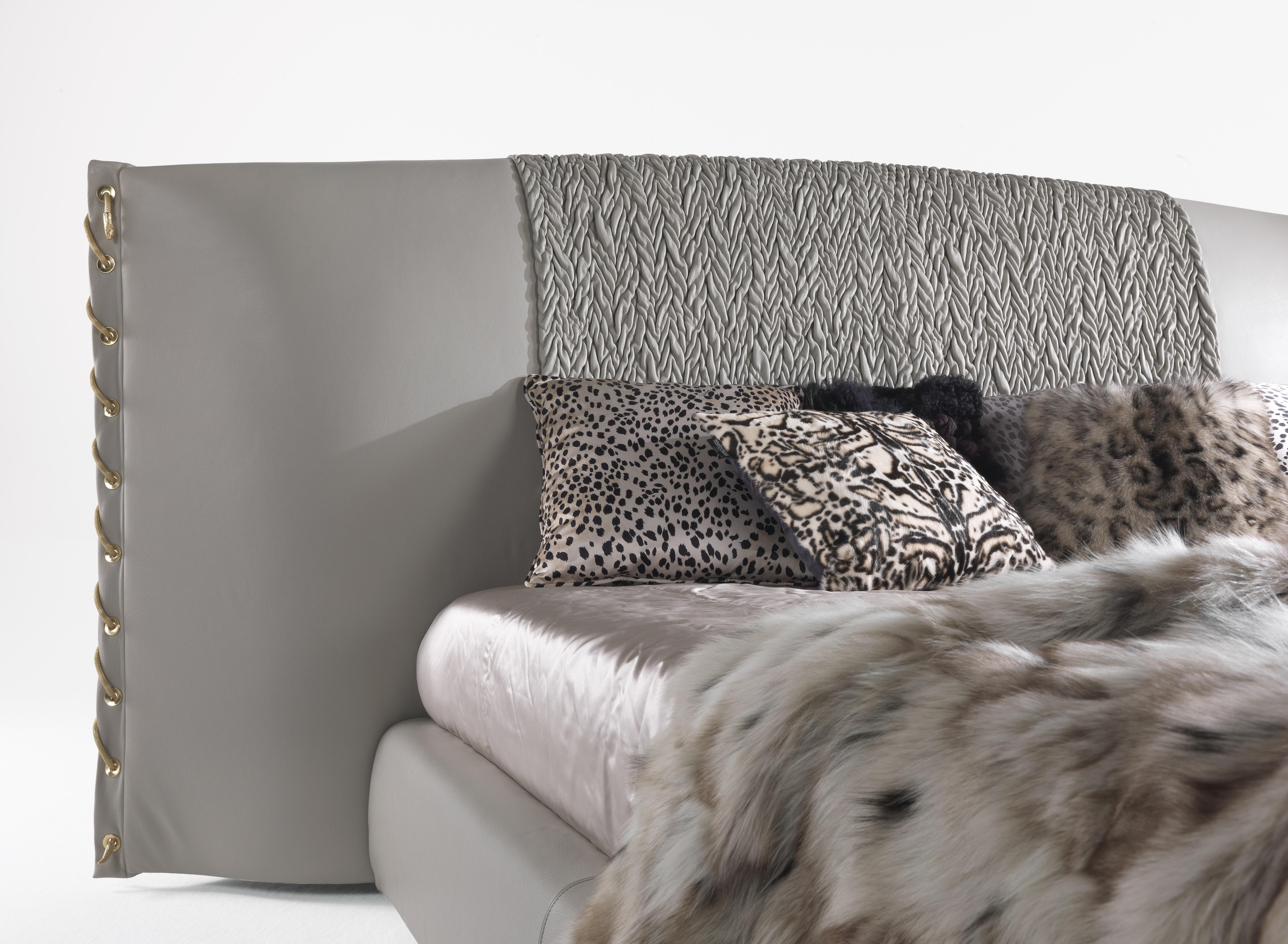 Nilo-Bett aus Leder des 21. Jahrhunderts von Roberto Cavalli Home Interiors (Moderne) im Angebot