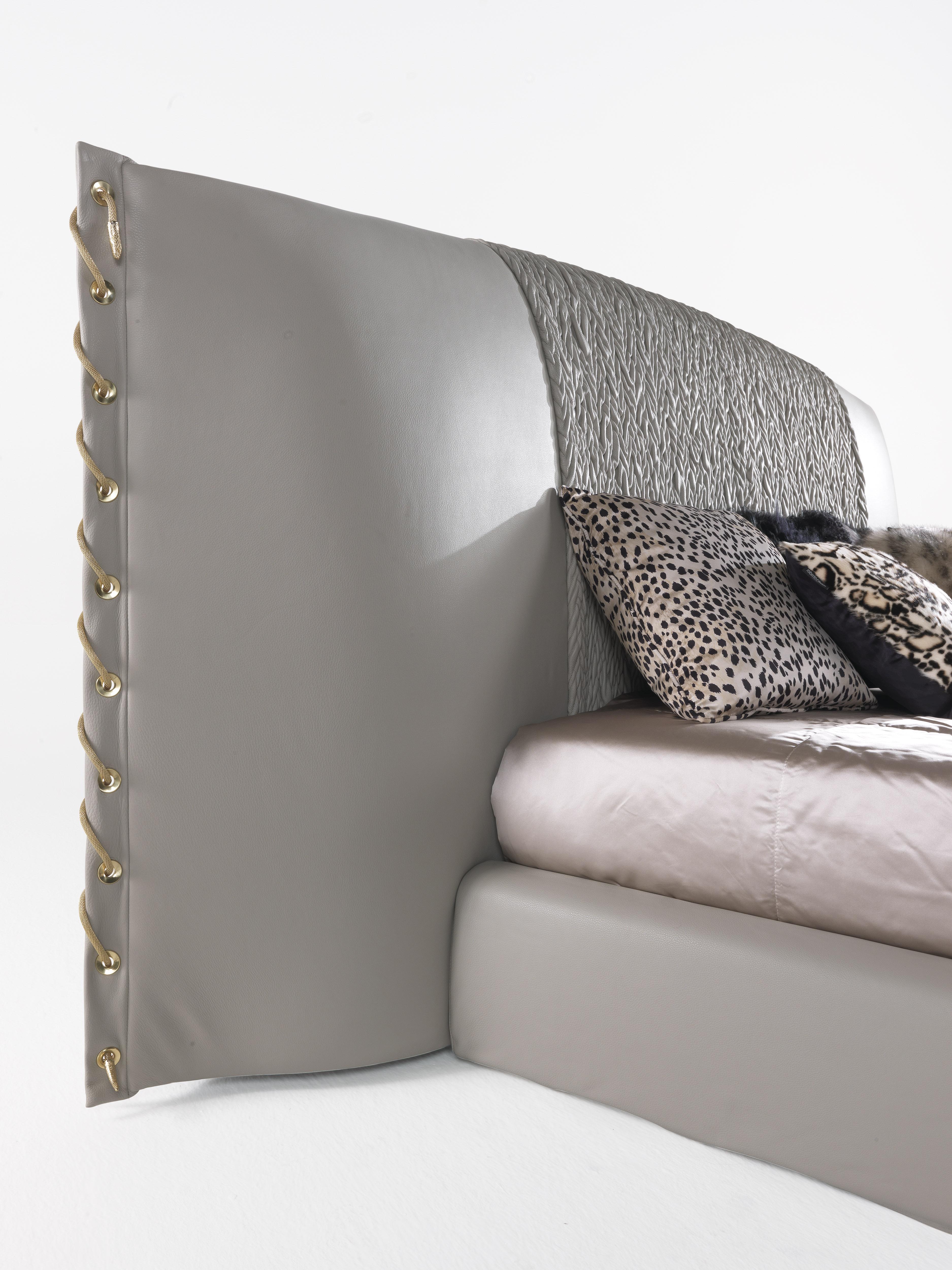 Nilo-Bett aus Leder des 21. Jahrhunderts von Roberto Cavalli Home Interiors im Zustand „Neu“ im Angebot in Cantù, Lombardia