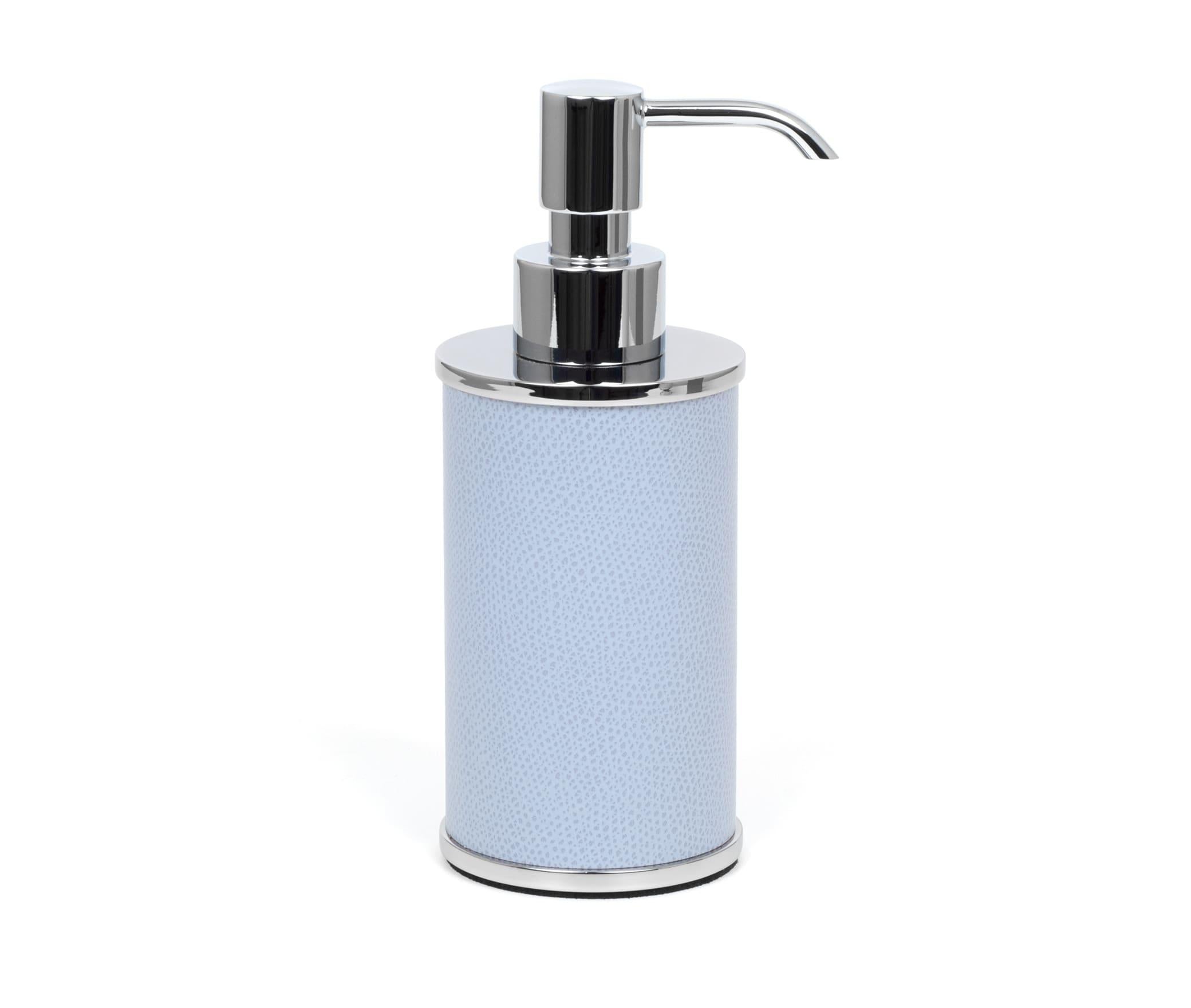 Olimpia, in all its beauty.

Our small tray, together with a soap dispenser and a toothbrush holder. A complete set with all the bathroom essentials presented here in a round shape. Clean, crisp lines with perfect accents made in chrome, gold and