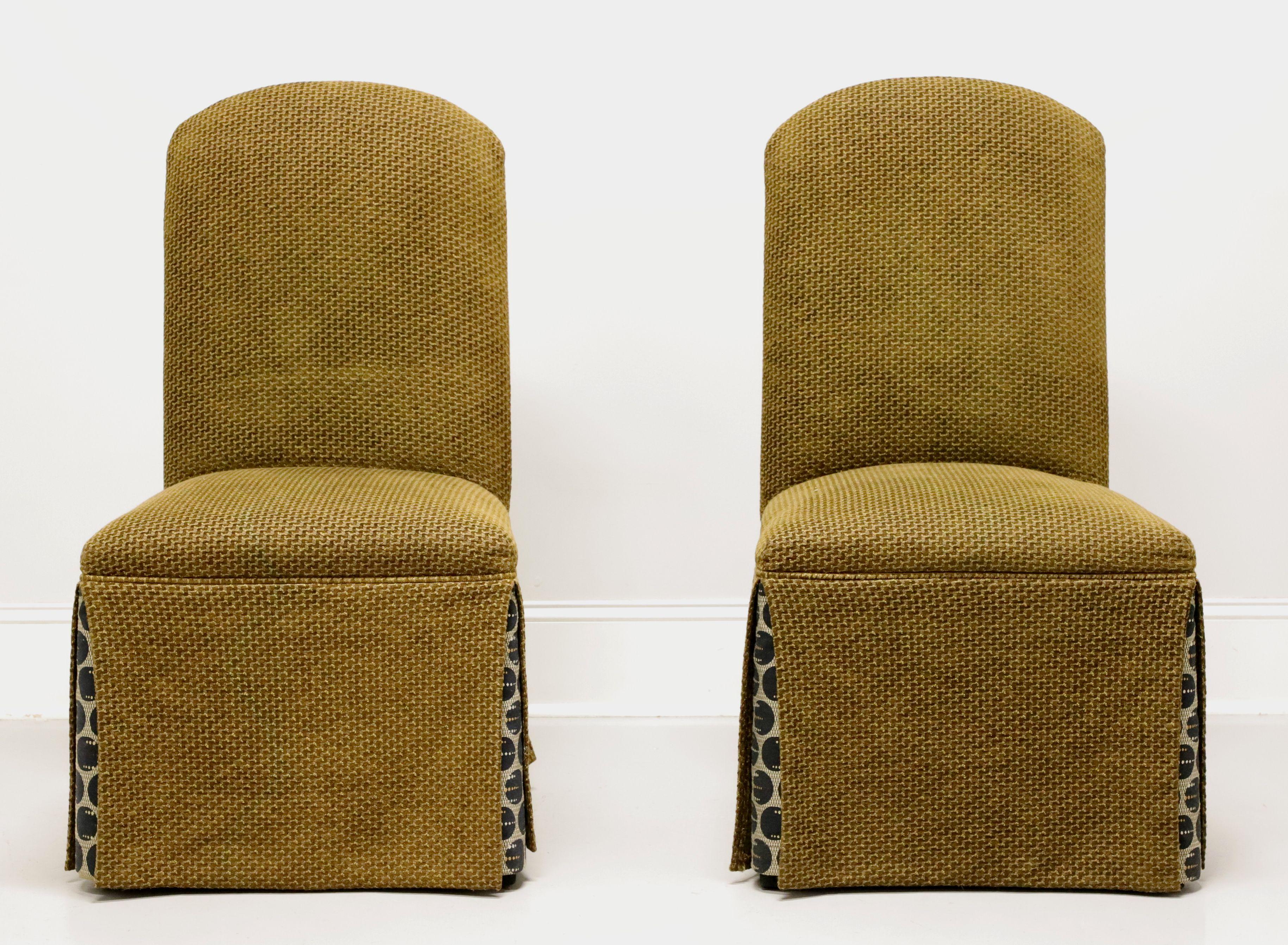 Autre Paire de chaises Parsons de style transitionnel tapissées vert olive du 21e siècle en vente