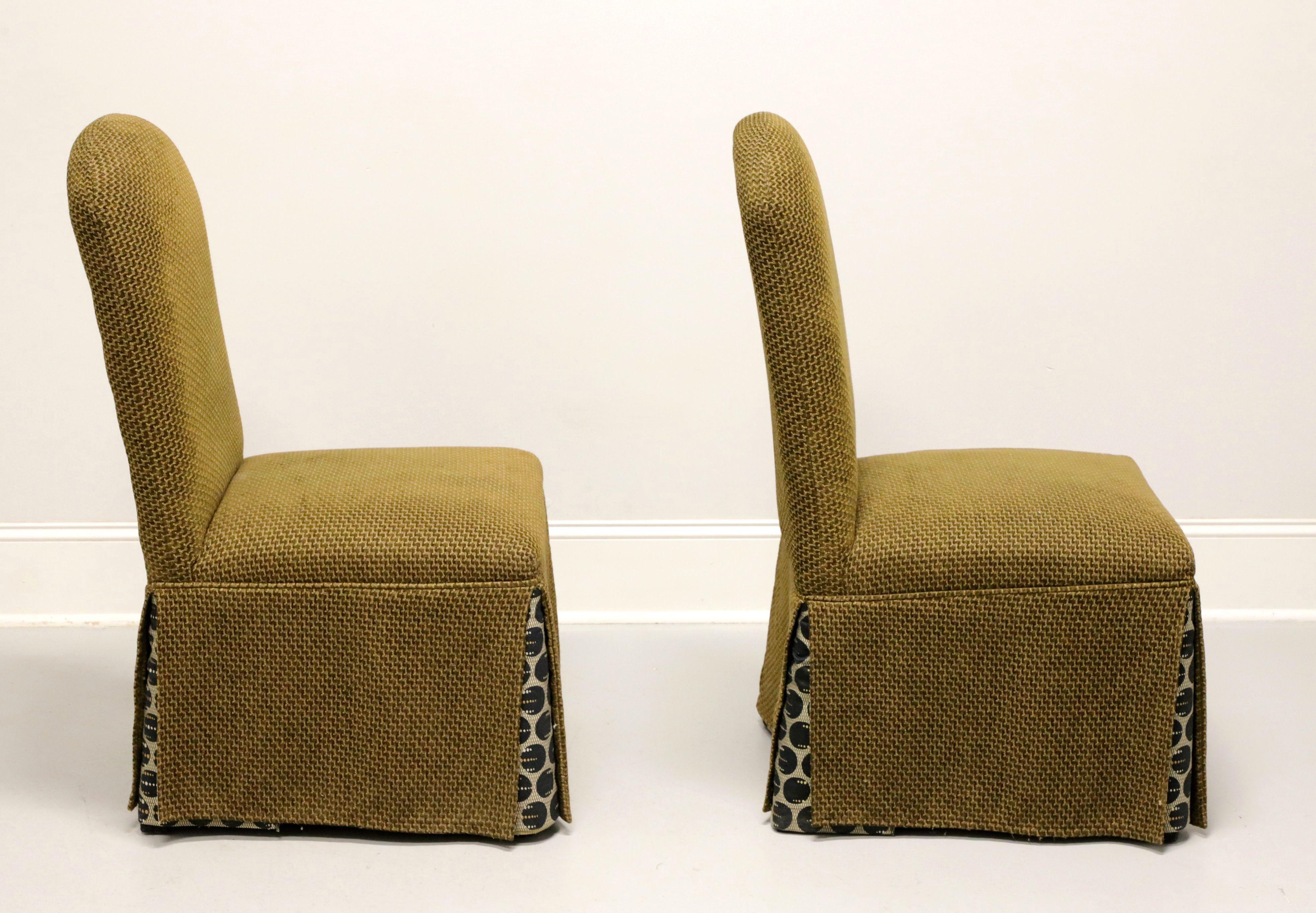 Olivgrüne gepolsterte Parsons-Stühle im Übergangsstil des 21. Jahrhunderts – Paar (amerikanisch) im Angebot