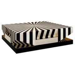 Op-Art-Mitteltisch des 21. Jahrhunderts mit grafischem Intarsienmuster von Malabar