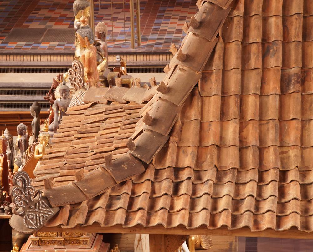 Indonésien Bouddhas de temple originaux en bois de teck du 21e siècle en vente