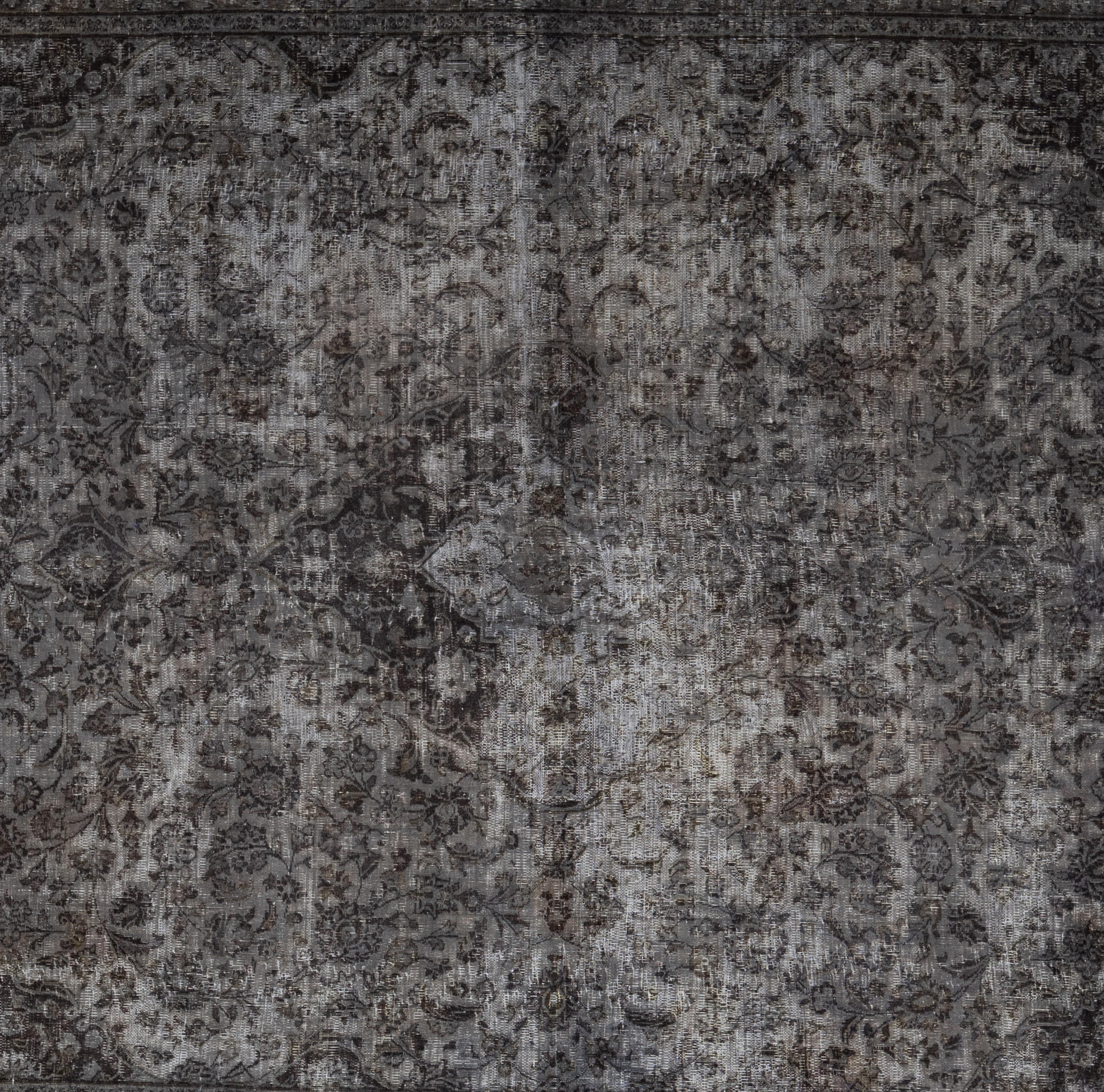 This exquisite Oushak rug is a true work of art, skillfully handwoven by experienced artisans using traditional methods. Adorned with intricate patterns and a gentle color scheme crafted from natural vegetable dyes, this rug is a striking focal