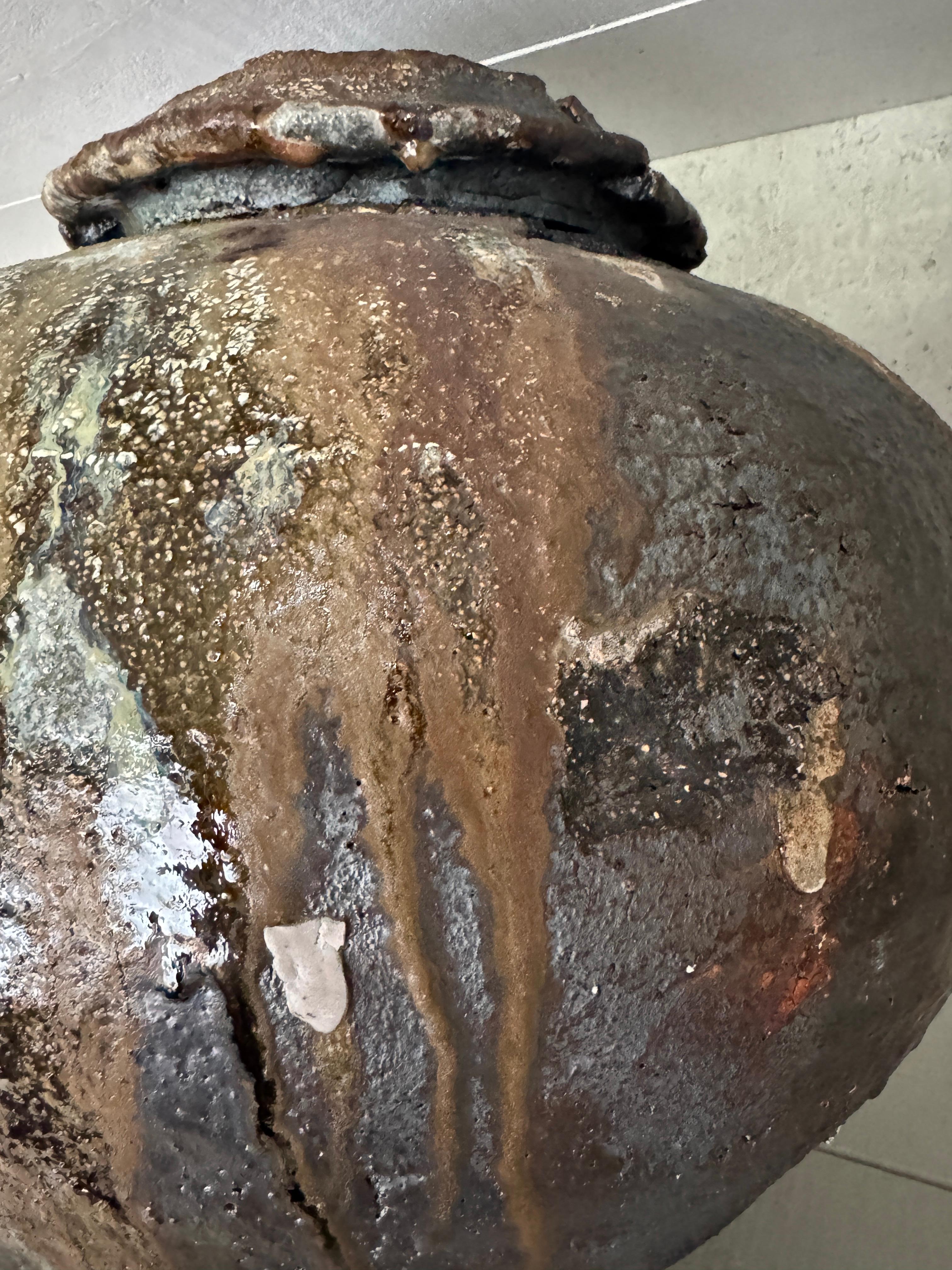 Vase en argile surchargé du 21e siècle par Jay Strommen 2 en vente 1