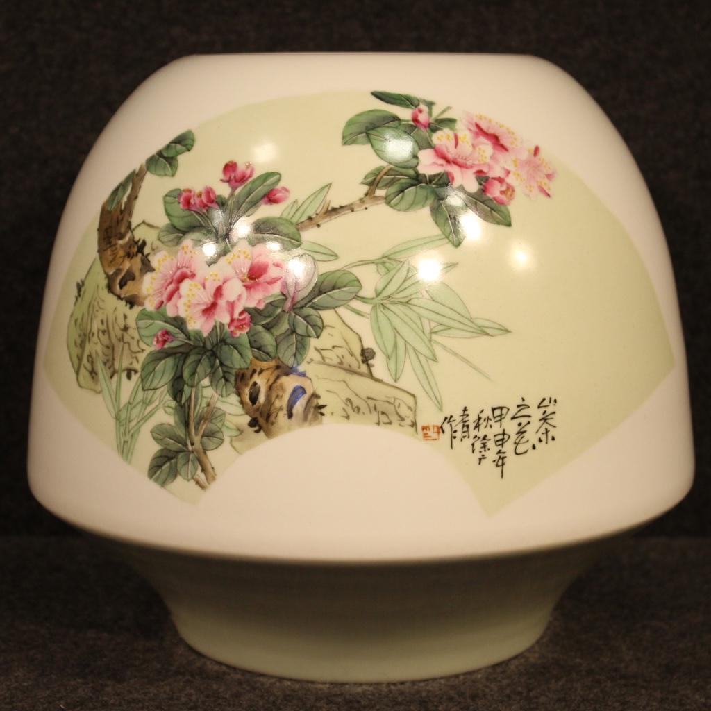 Chinois Vase chinois du 21e siècle en céramique peinte et émaillée, 2000