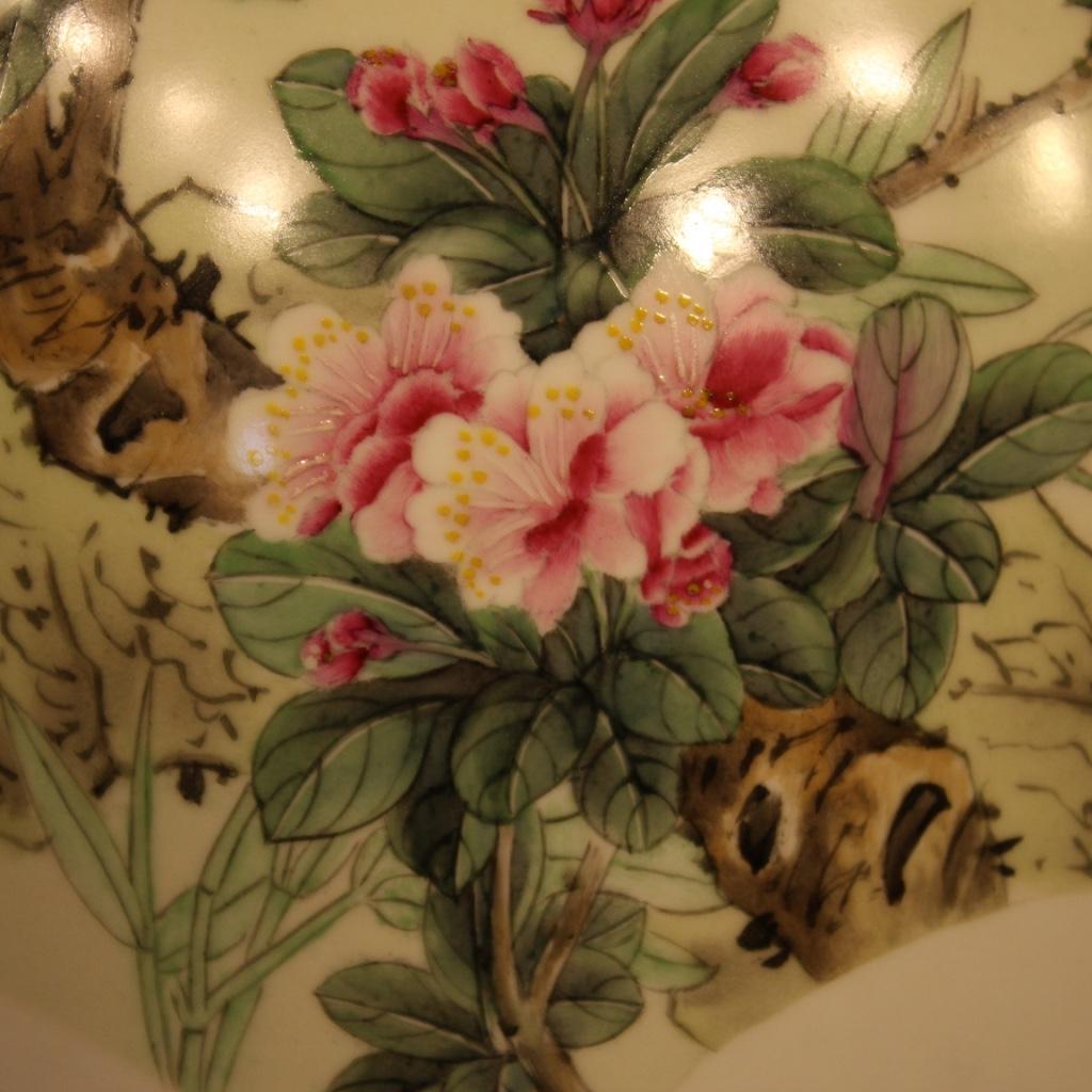 Vase chinois du 21e siècle en céramique peinte et émaillée, 2000 Bon état à Vicoforte, Piedmont