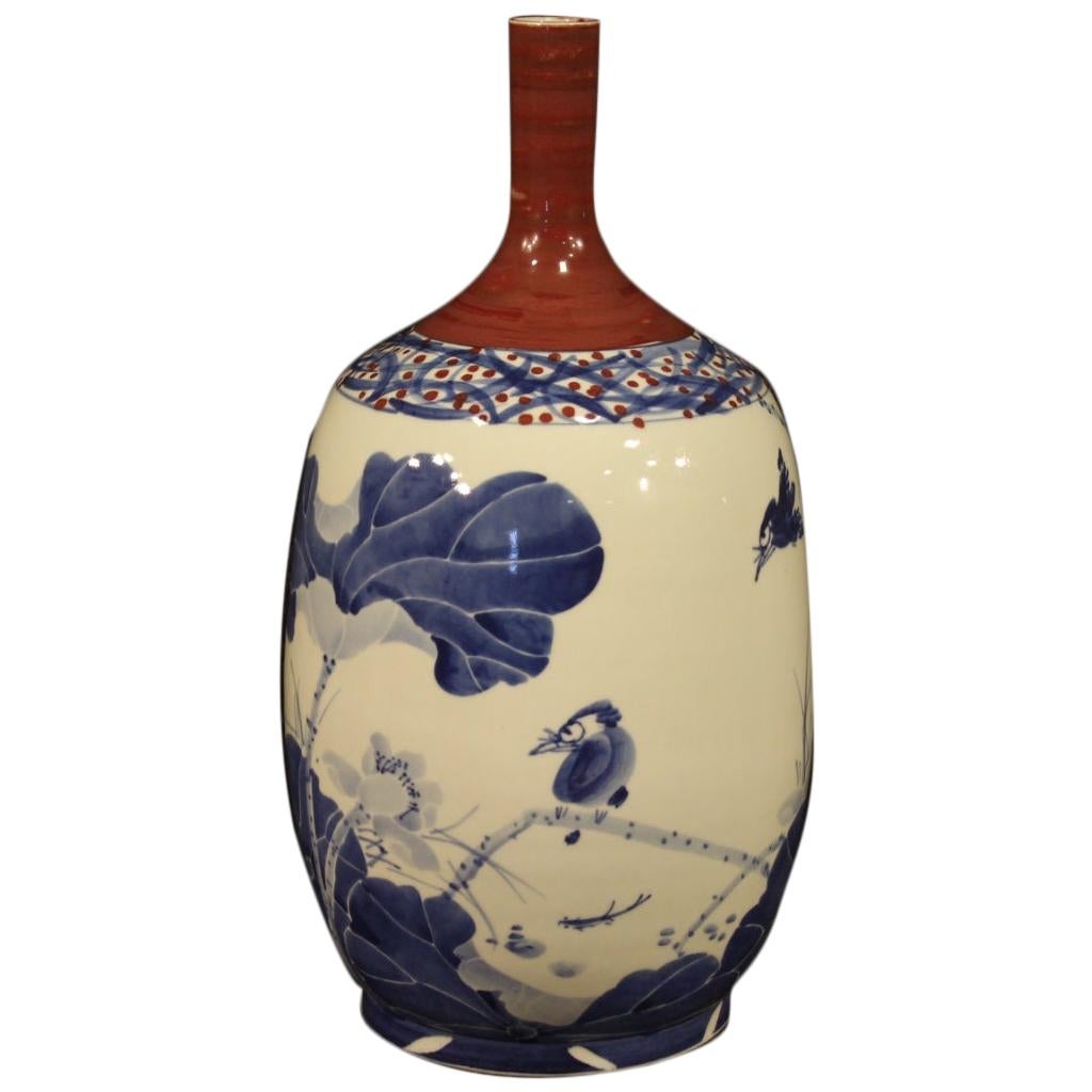 bemalte und glasierte chinesische Keramikvase des 21. Jahrhunderts:: 2000