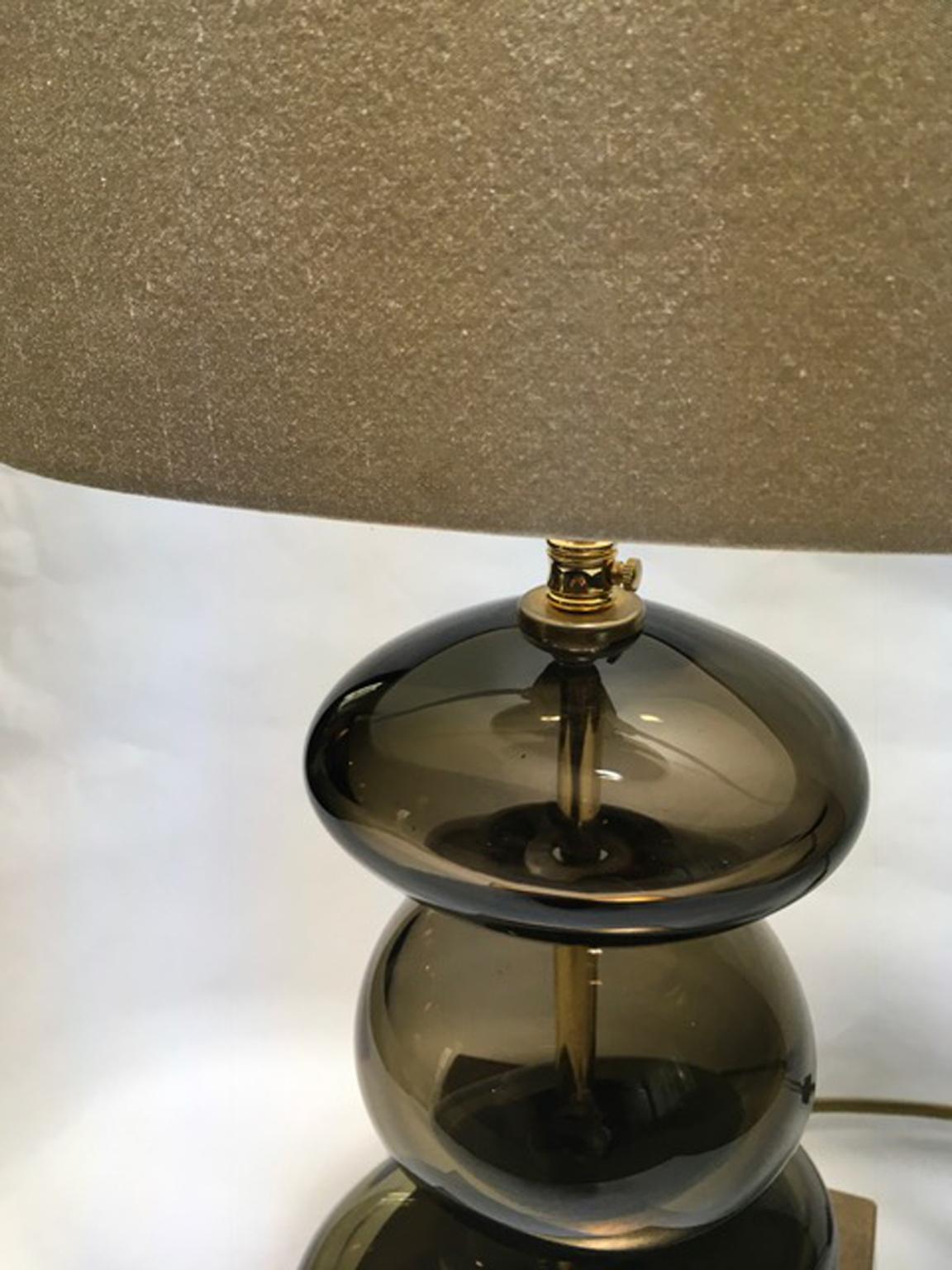 XXIe siècle et contemporain Paire de lampes de bureau du 21e siècle en verre soufflé de couleur bronze en vente