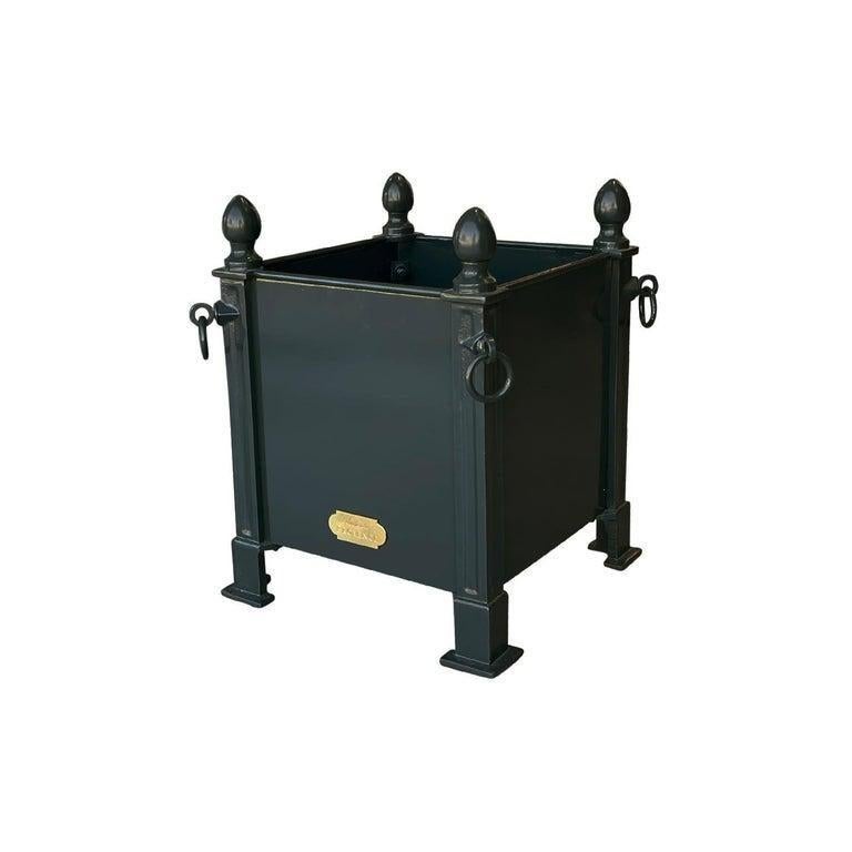 Métal Paire de jardinières d'orangerie noire françaises du 21e siècle en vente