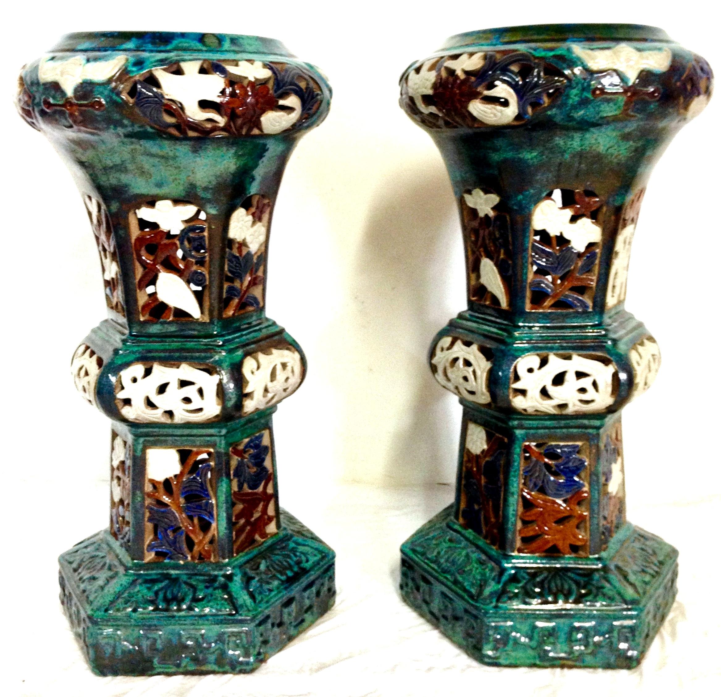 21st century pair of monumental ceramic glaze Chinese export garden pedestals, plant stands. Executed in a 