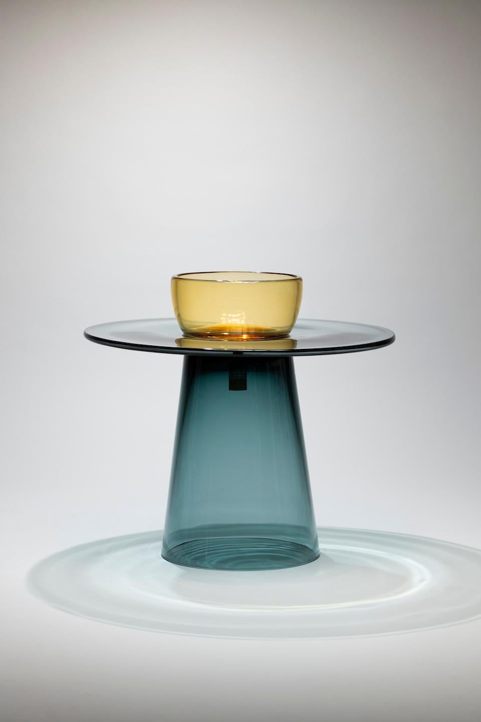 Moderne Table basse Paritzki&Liani du 21e siècle en verre de Murano bleu-bleu-ambre en vente