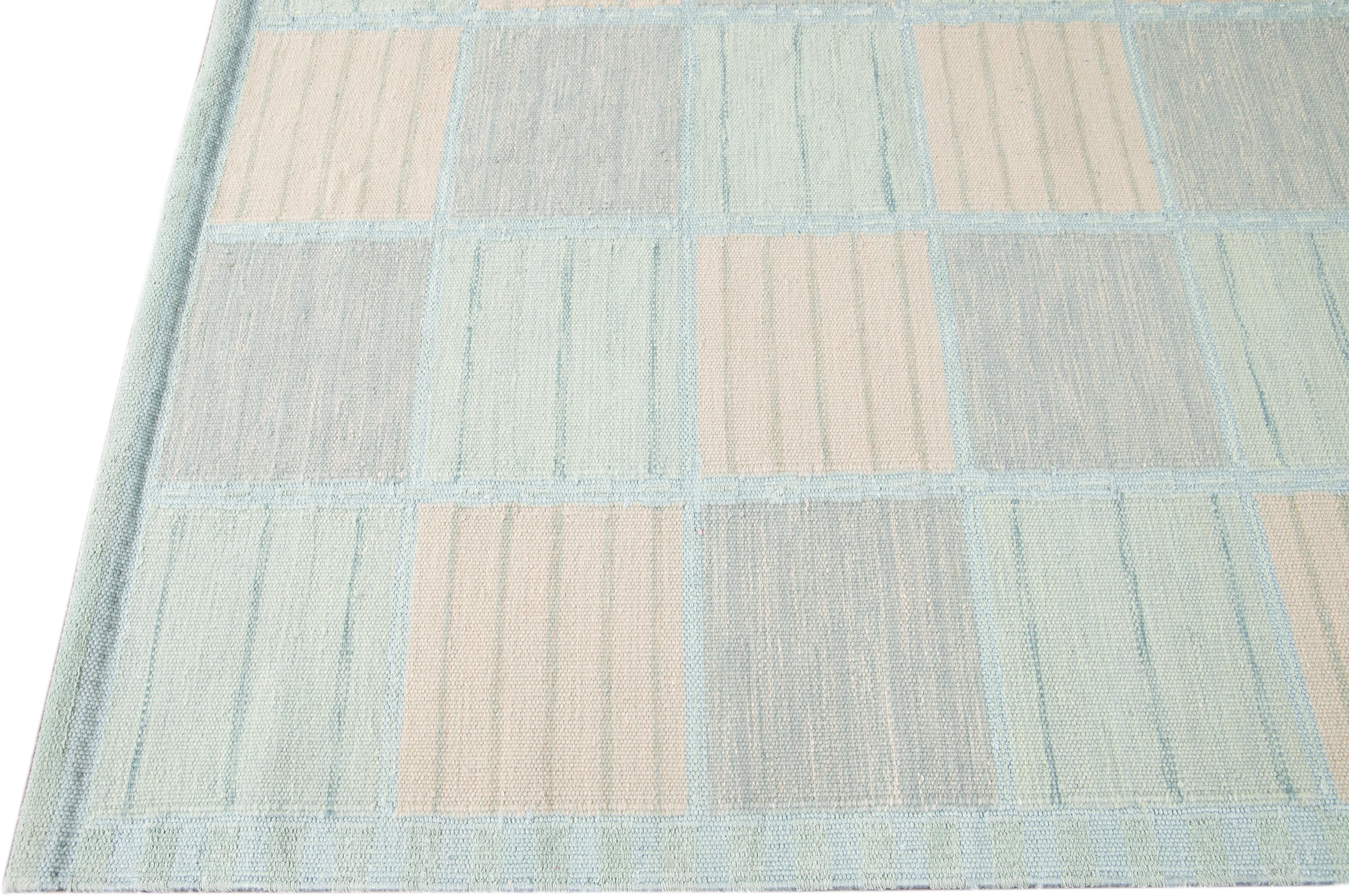 pastellfarbener moderner Teppich im schwedischen Stil des 21 (Handgewebt) im Angebot