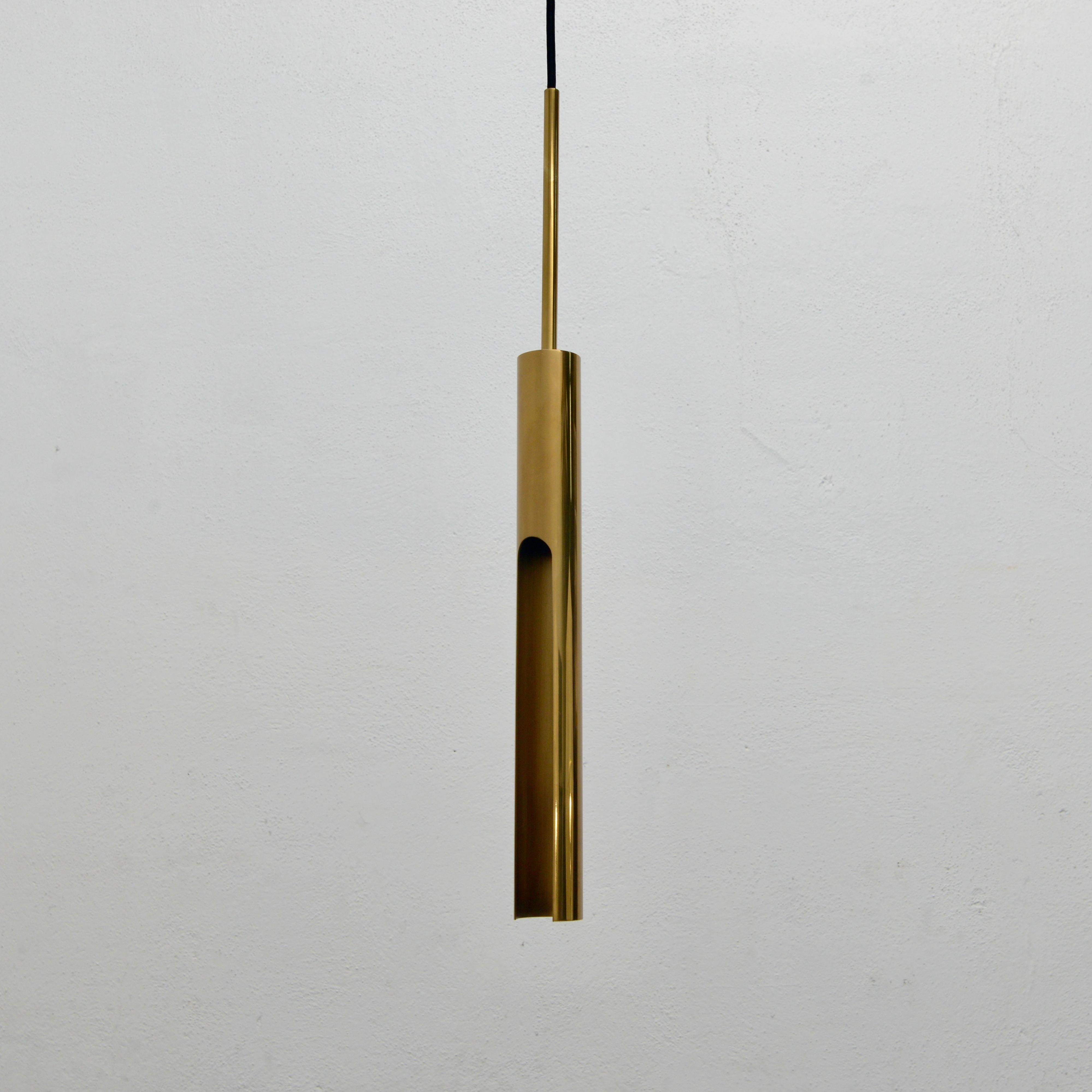 Part of our Lumfardo Luminaires Contemporary Collection, the 21st century pendant is a sleek and refined all brass pendant. Recommended to cluster in multiples. Made to order. The pendant comes with 1-E26 medium based socket, wired for use in the
