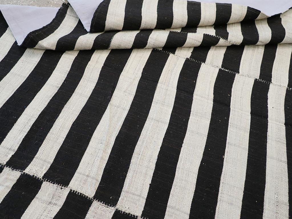 21st Century Persian Flatweave Kilim Accent Rug (Wolle) im Angebot