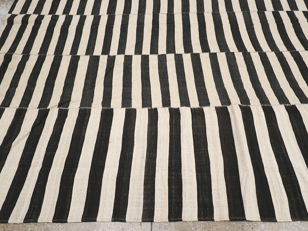 Alfombra Persa Kilim de Tejido Plano del Siglo XXI Tamaño de la Habitación Grande Siglo XXI y contemporáneo en venta