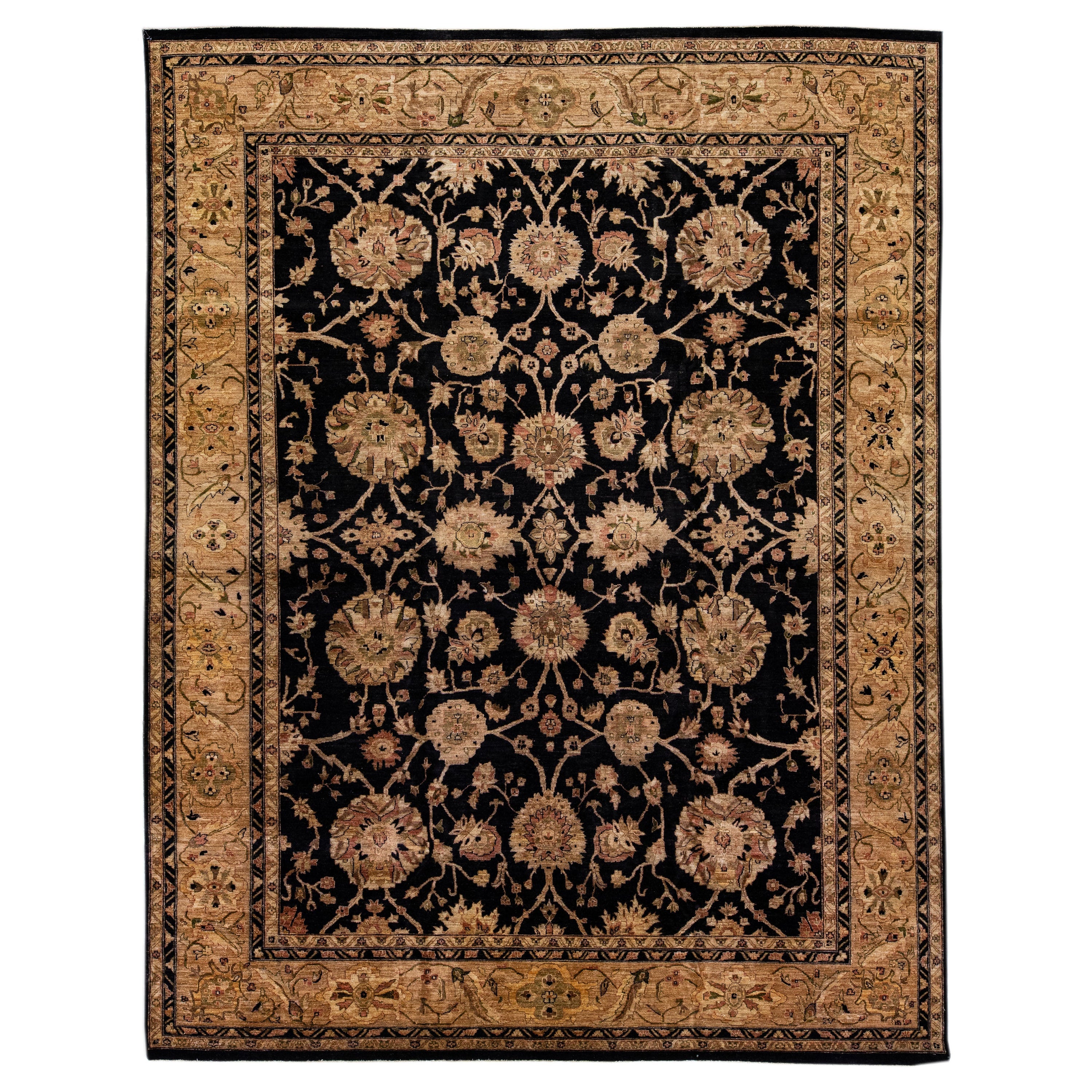 Tapis en laine à motifs floraux fait à la main de Peshawar du 21e siècle avec champ noir en vente