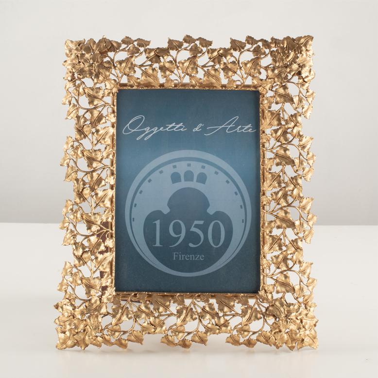 Elegant picture frame made of lost wax casting bronze, patinated gold,  ideal for enhancing your most precious memories. Italian artisan product. The richly decorated border features a delicate ivy motif, created using the lost wax casting