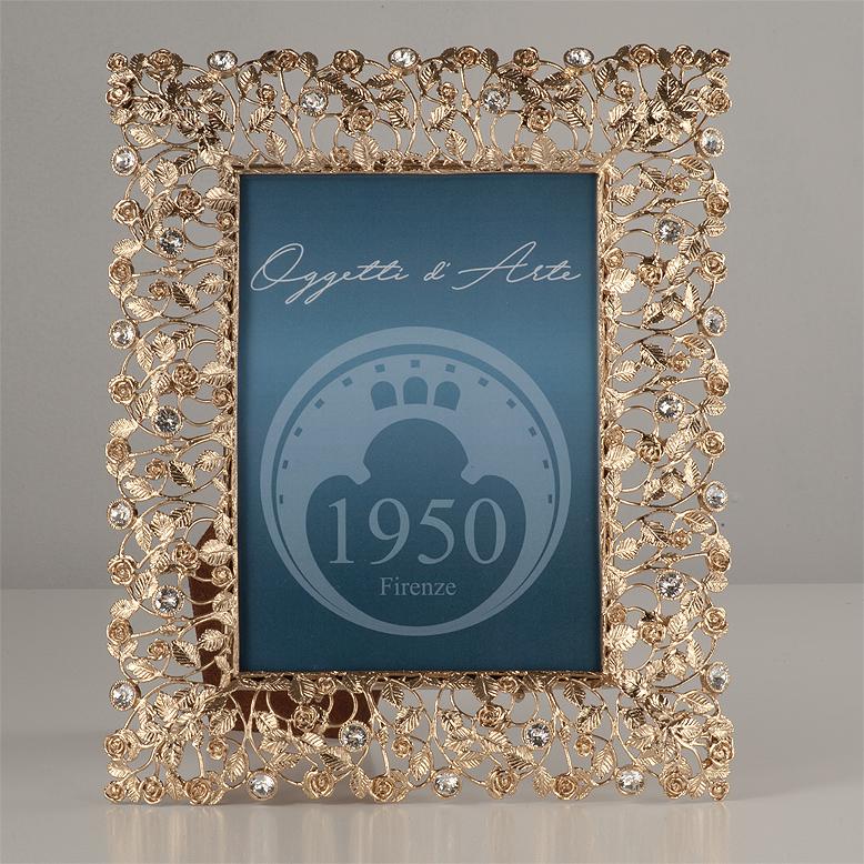 Elegant picture frame made of lost wax casting bronze, patinated gold,  ideal for enhancing your most precious memories. Italian artisan product. The richly decorated border features a delicate leaves motif  created using the lost wax casting