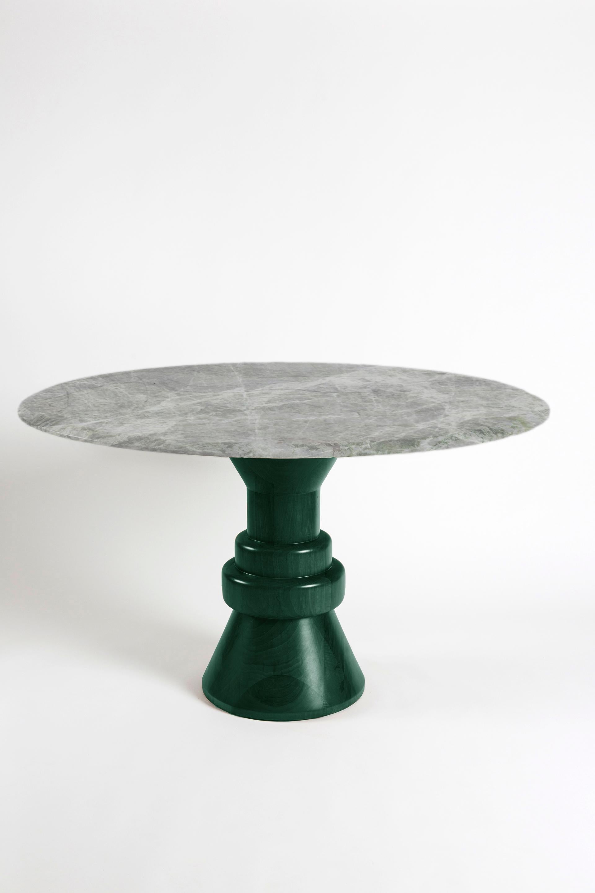 Table de salle à manger ronde en marbre rose du 21e siècle avec base sculpturale en bois vert en vente 5