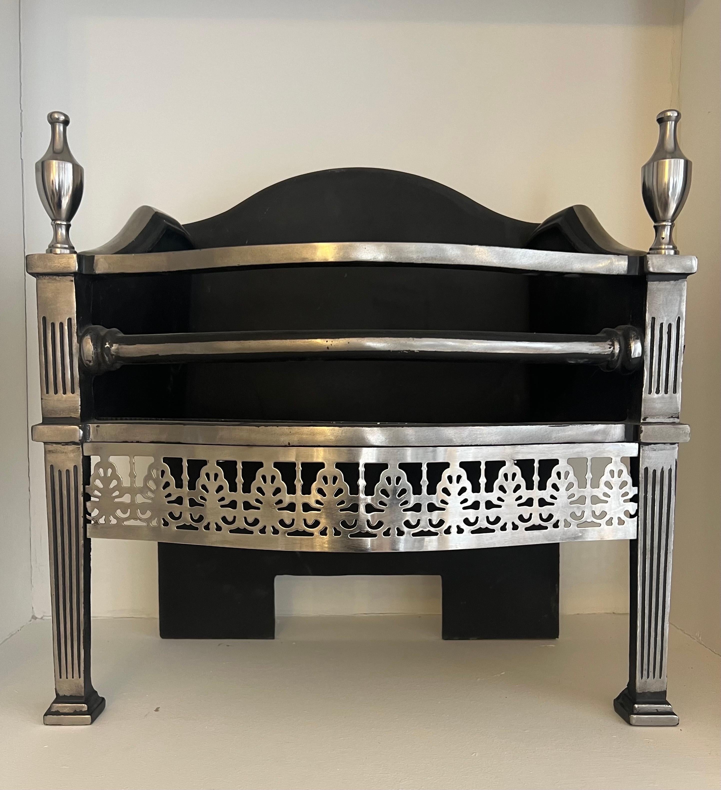 21st Century Polished Cast Iron Fireplace Basket.
A Georgian Style Medium Sized, Tapered Burnished Cast-Iron Fire Grate With & Polished Steel Frett & Finials.

Dimensions:
Front Width 21. 1/2