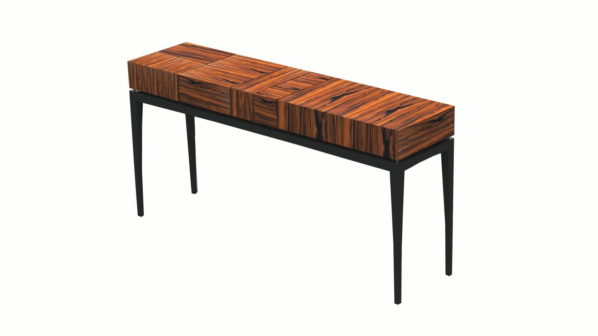 Portugais Console de proportion du 21e siècle en bois de fer laqué en vente