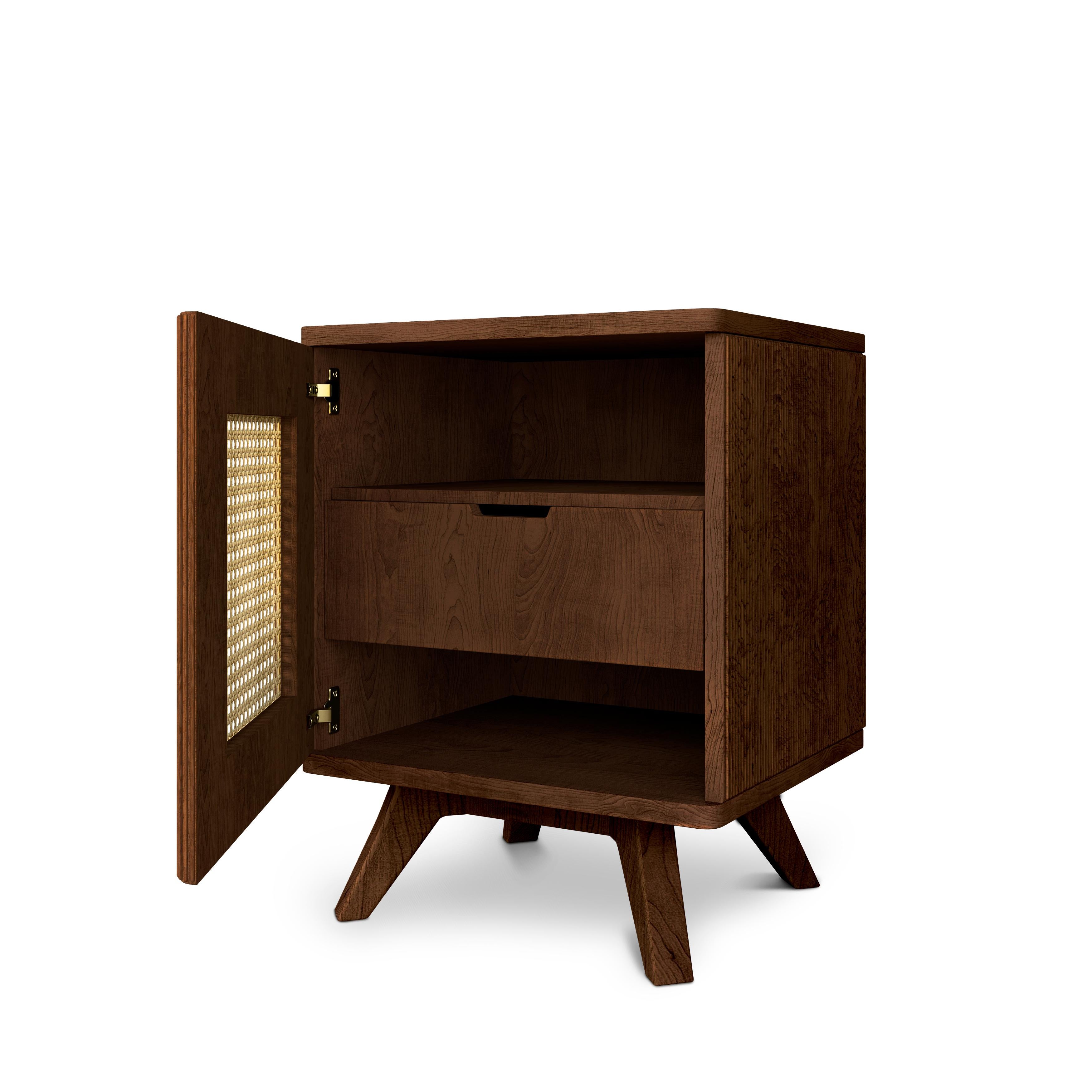 Rotin Table de nuit Harrison en rotin du 21e siècle fabriquée au Portugal par Wood Tailors en vente
