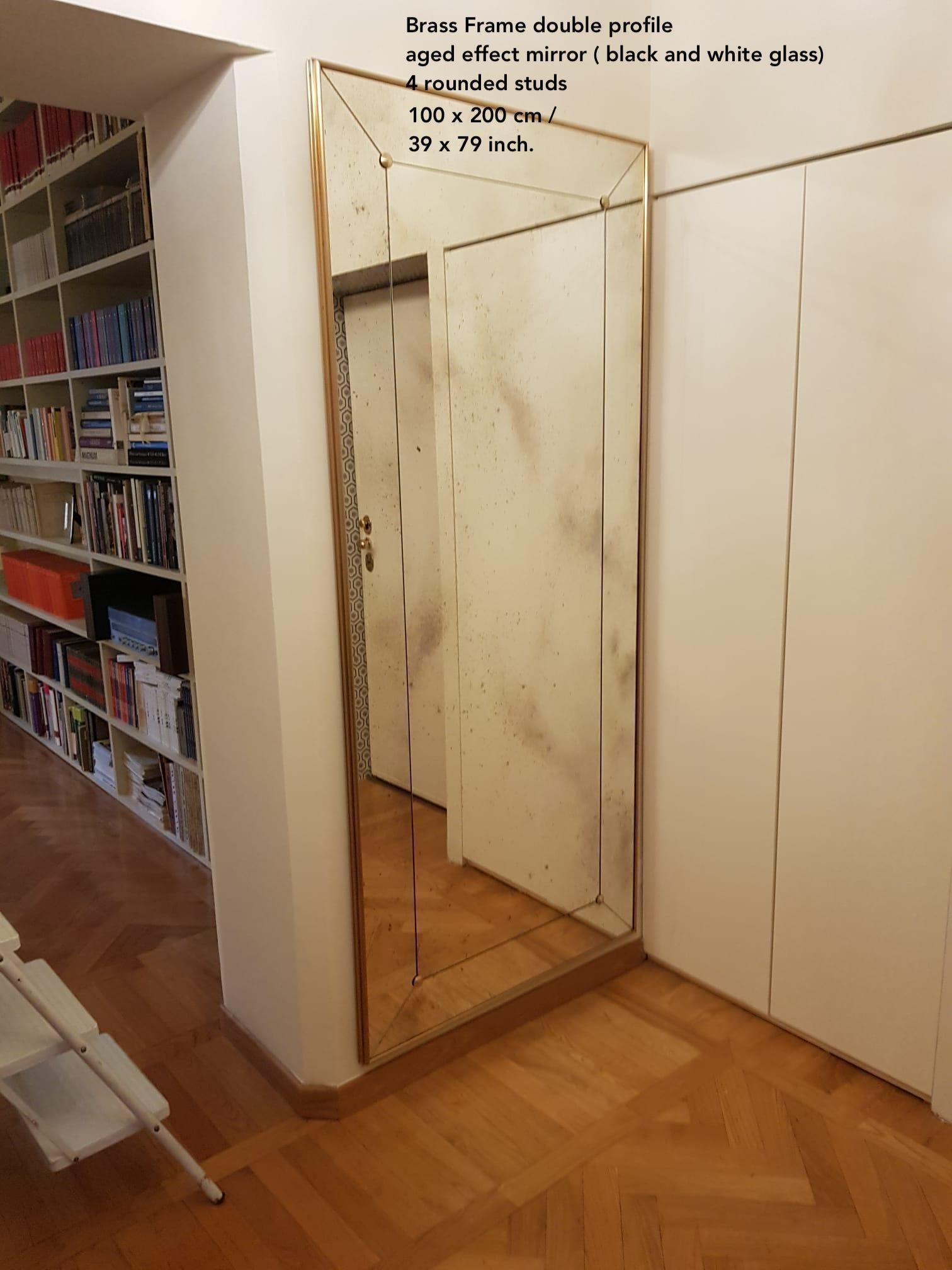 Specchio classico rettangolare del 21° secolo in stile Art Deco con pannelli in ottone 100x150 cm in vendita 2