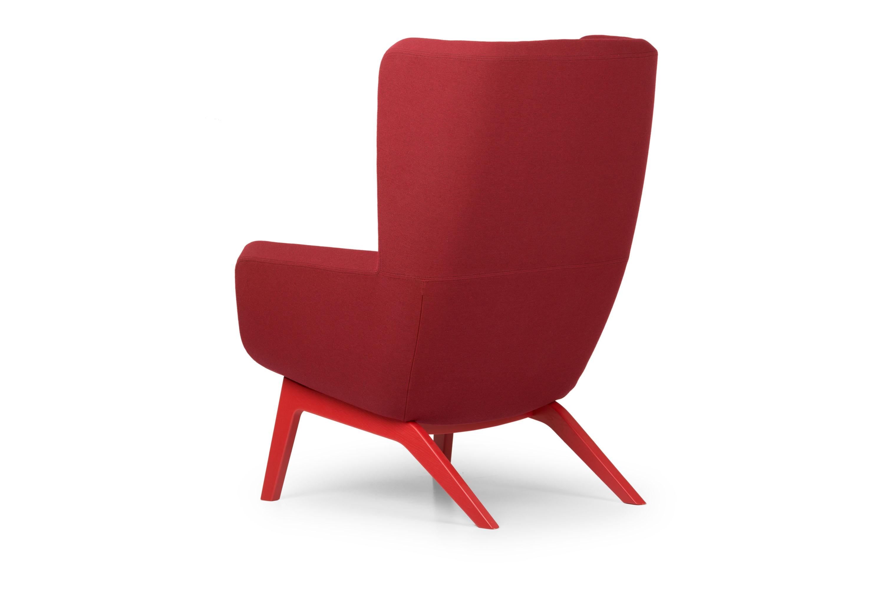 Coming from Studio Orlandini’s inspiration, Arca defines a new concept of armchairs and chairs for lounges and waiting areas. It is available in 3 declinations, which can be combined to many base typologies. The family consists of lounge, small and