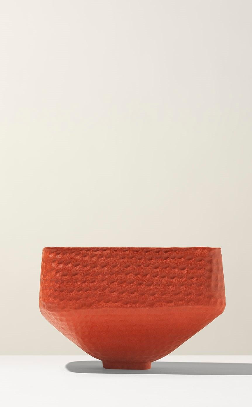 Rote, matt gehämmerte Schale des 21. Jahrhunderts von Ceramica Gatti, Designer A. Anastasio (Emailliert) im Angebot
