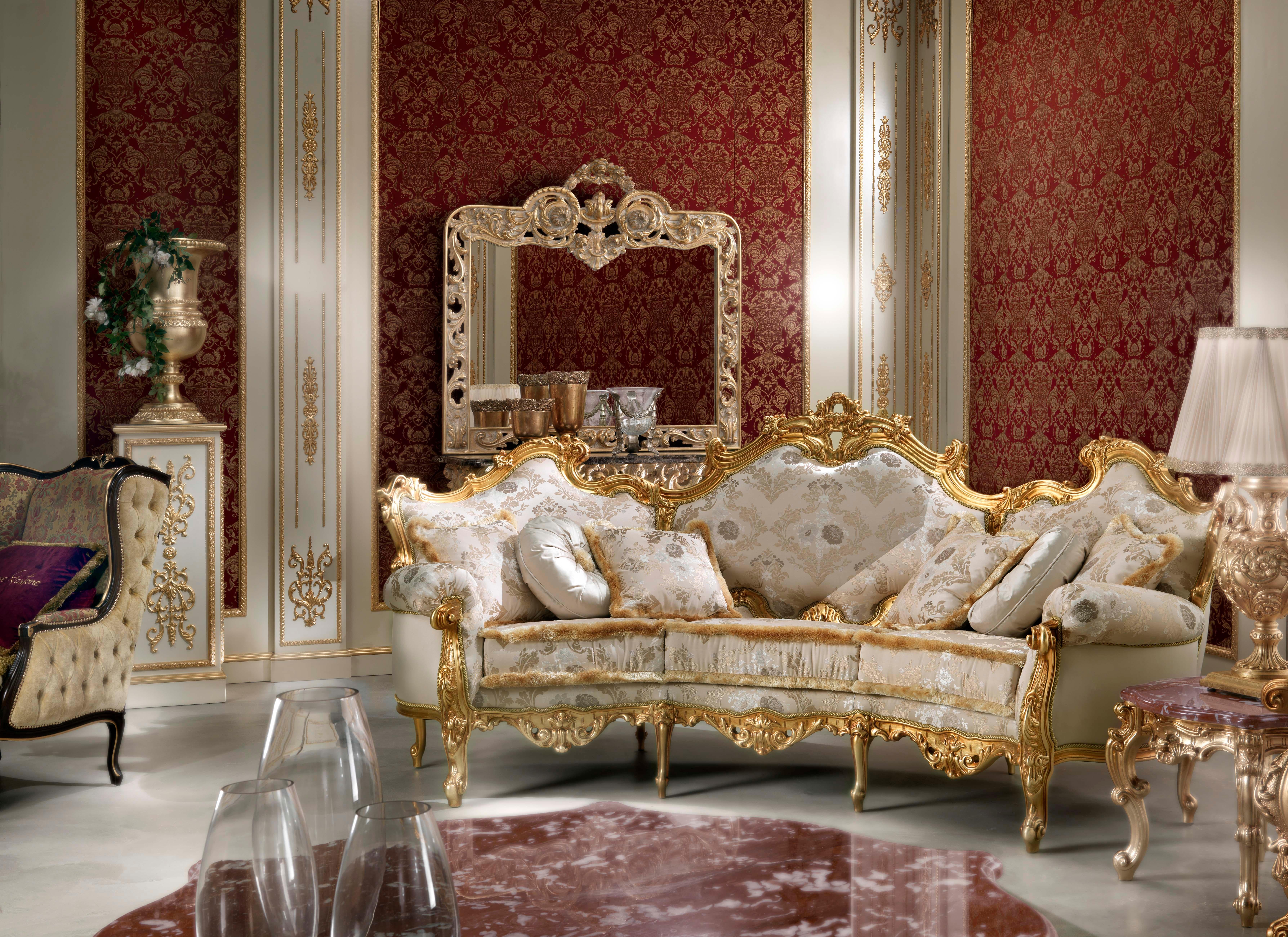 Jarrón de madera renacentista del siglo XXI con acabado dorado de Modenese Gastone Appliqué en venta