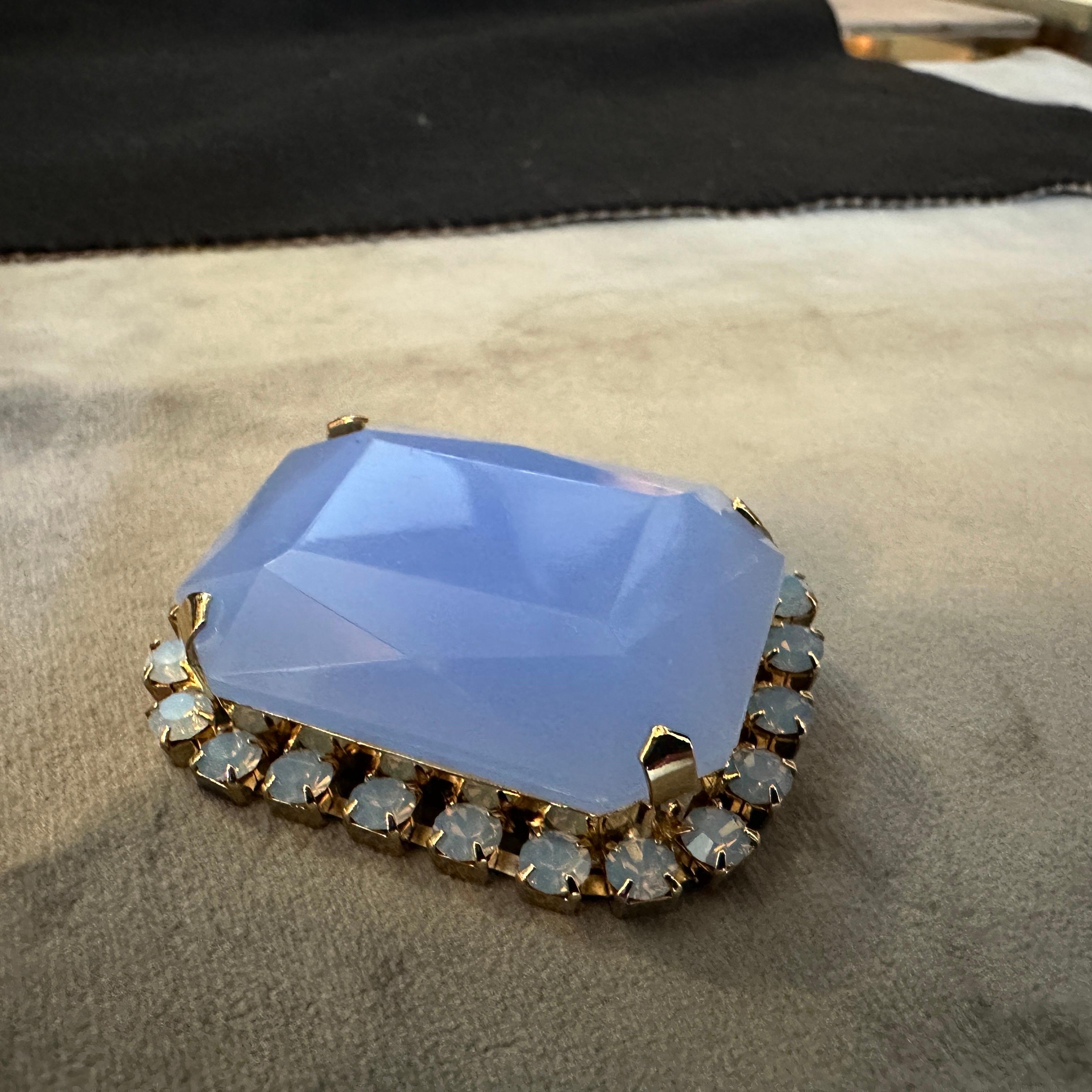 da uomo o donna Spilla retrò del 21° secolo in resina blu opalescente e metallo dorato Coppola & Toppo in vendita