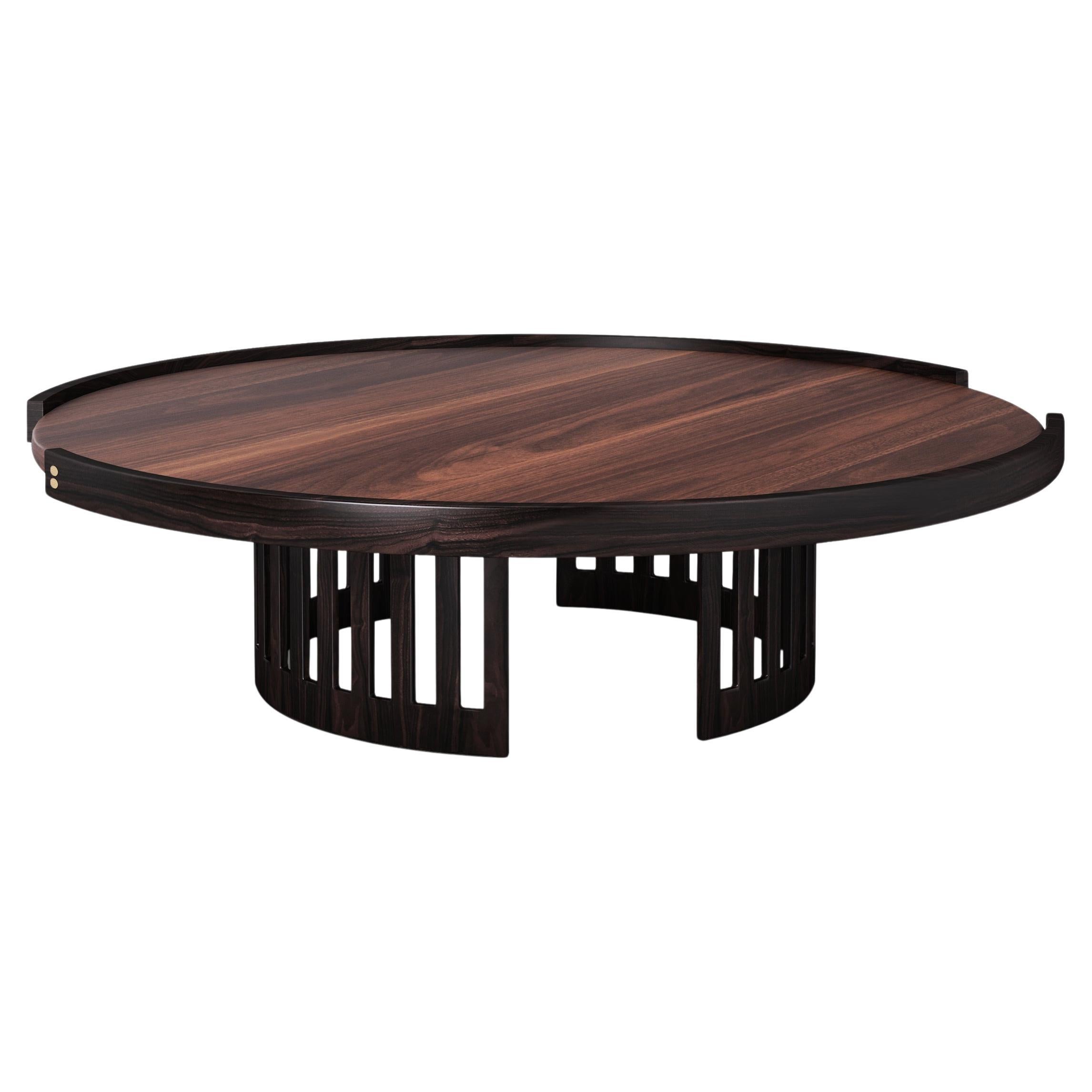 Table centrale A Richard du 21e siècle en bois de noyer fabriquée au Portugal  par Wood Tailors