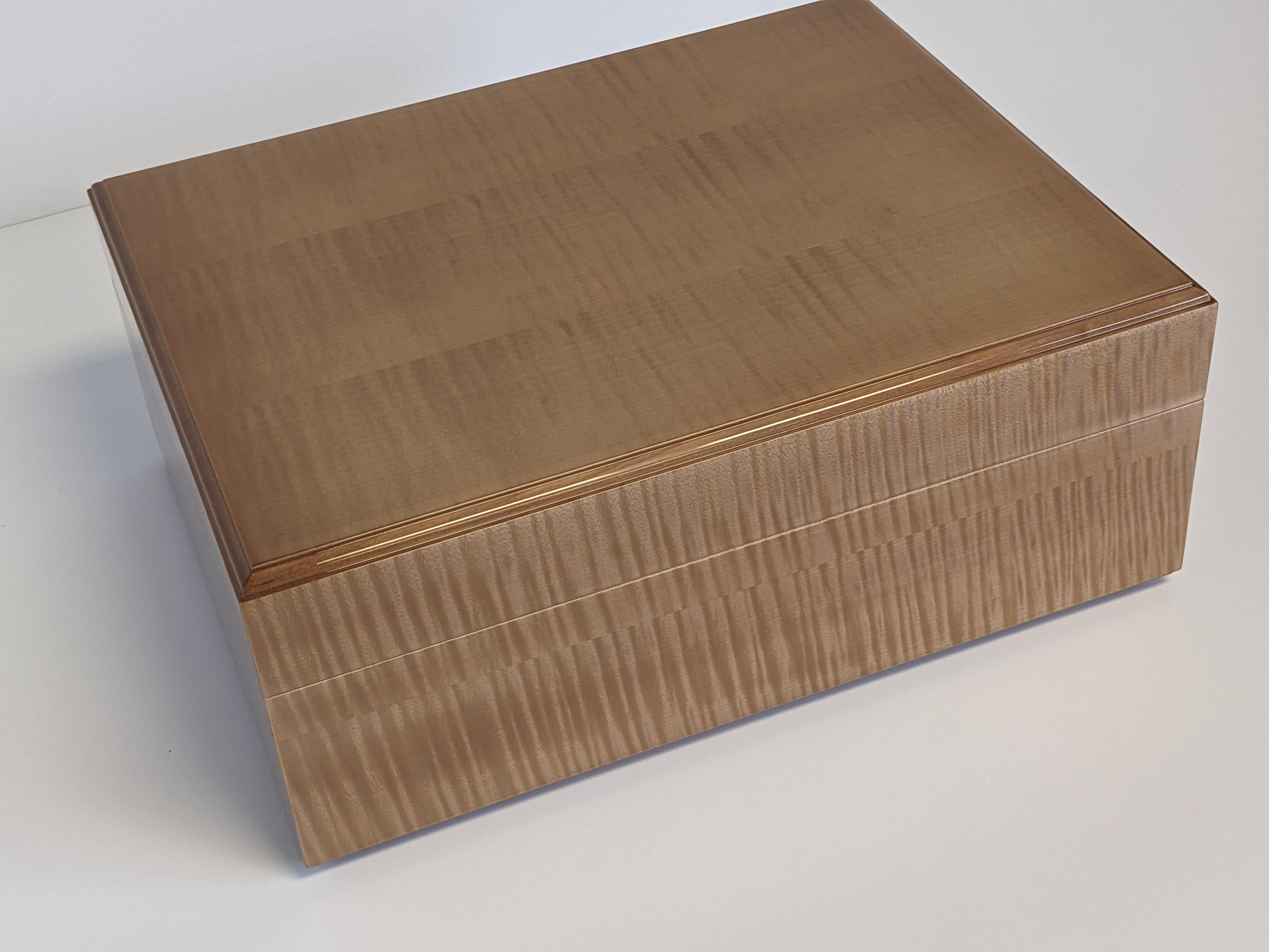 21st Century Ripple sycamore humidor For Sale 5